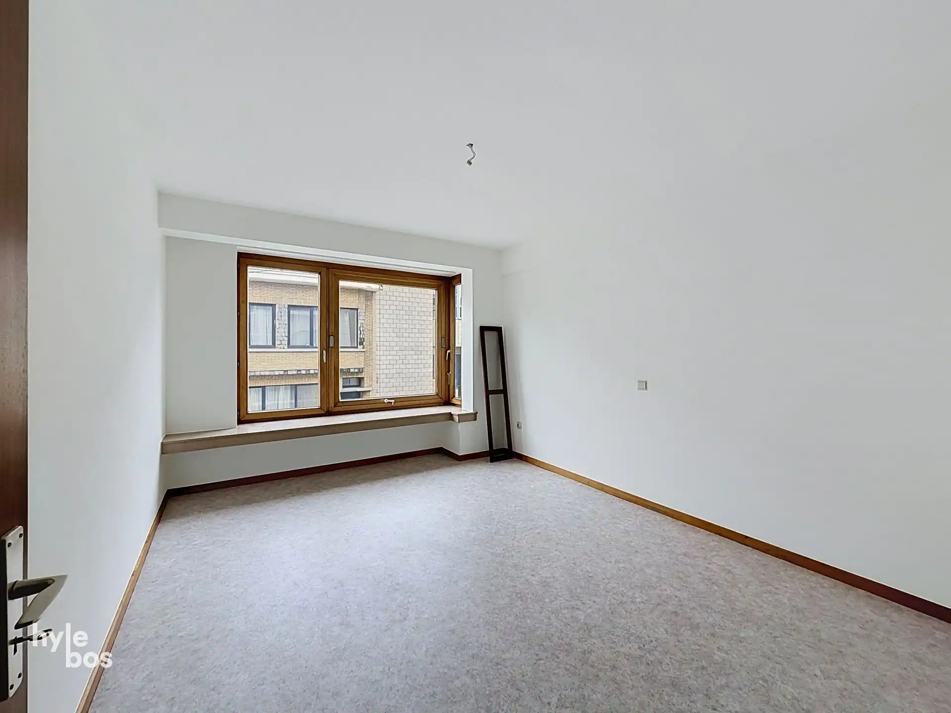 Centraal gelegen, instapklaar twee slaapkamer appartement foto 9