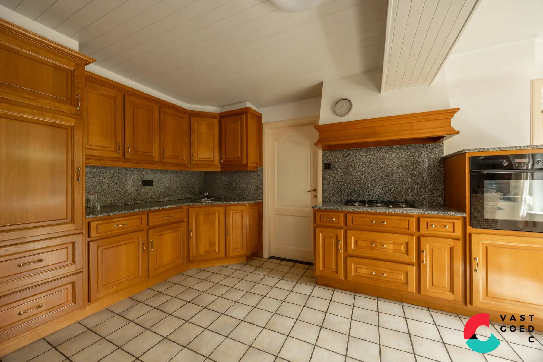 Te renoveren gezinswoning in het centrum van Hamont-Achel foto 9