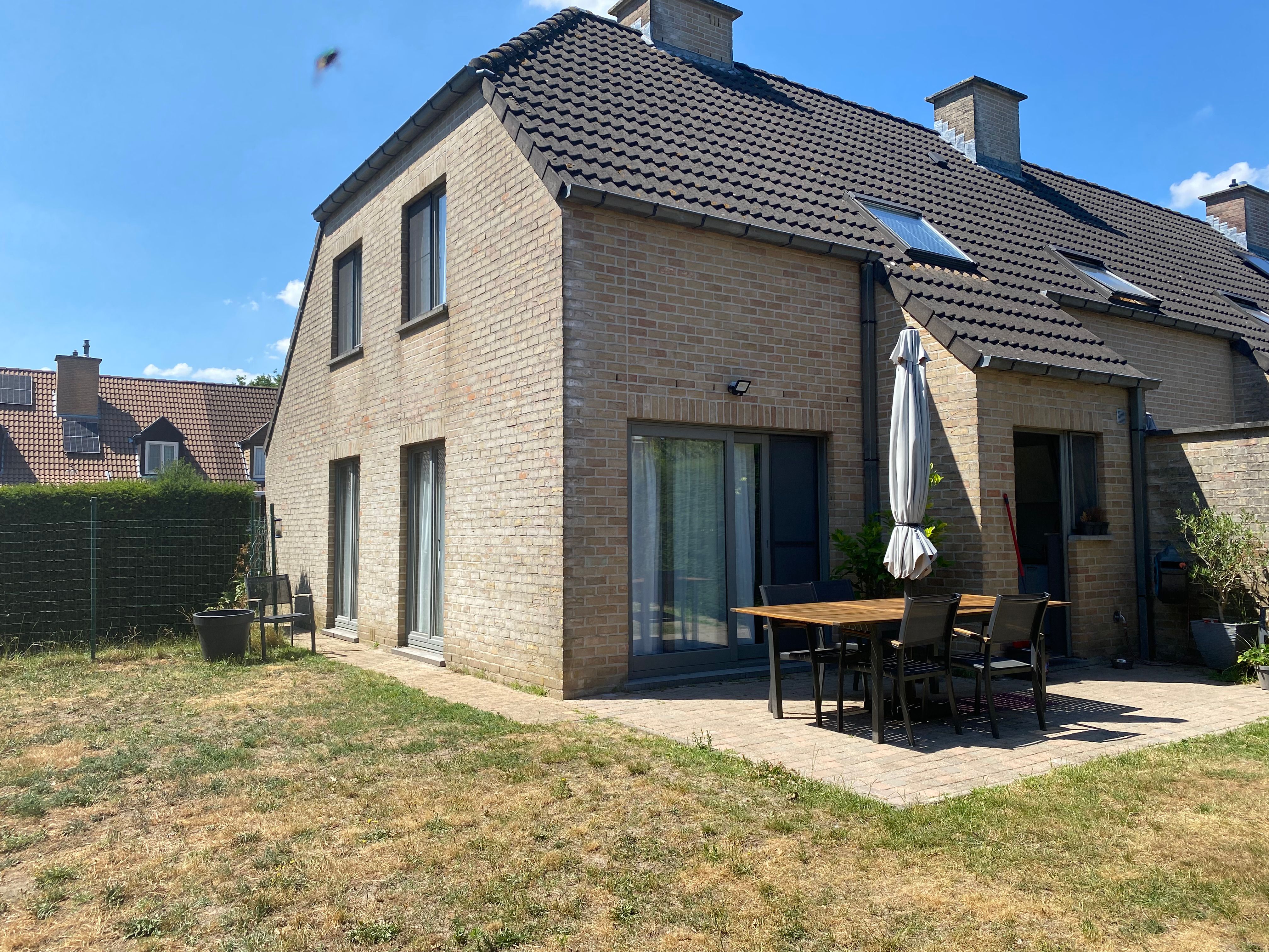 Instapklare gezinswoning met tuin en garage op perfecte locatie foto 13