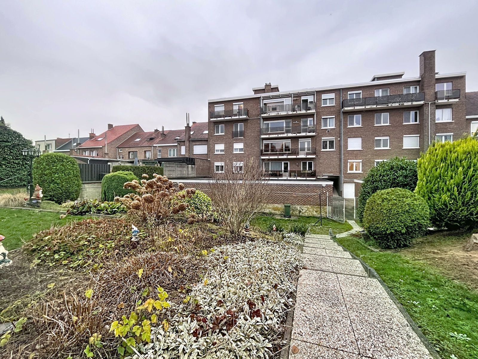 Gelijklvloers app met 2 slpks - garage en gemeenschap tuin foto 10