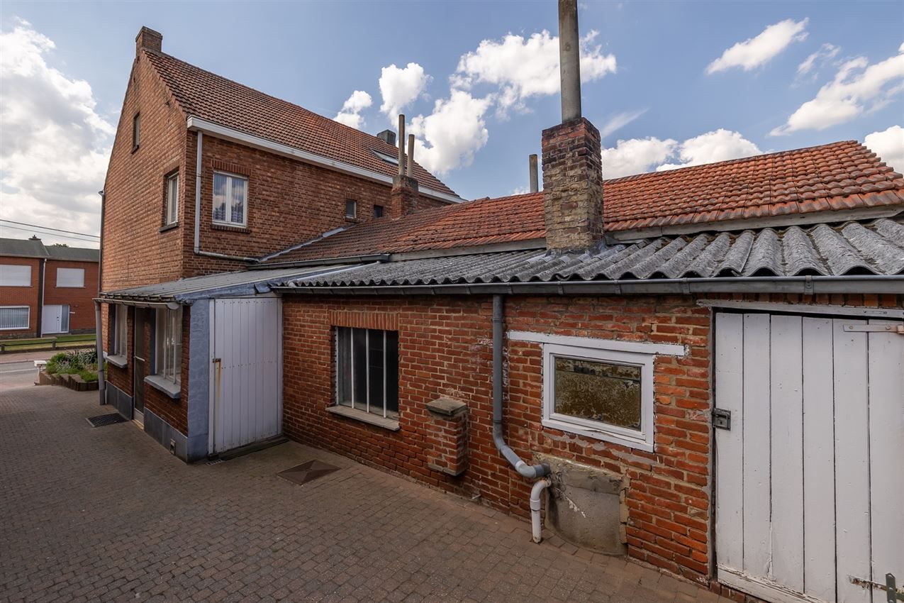 robuuste te renoveren woning op 11a10ca foto 8