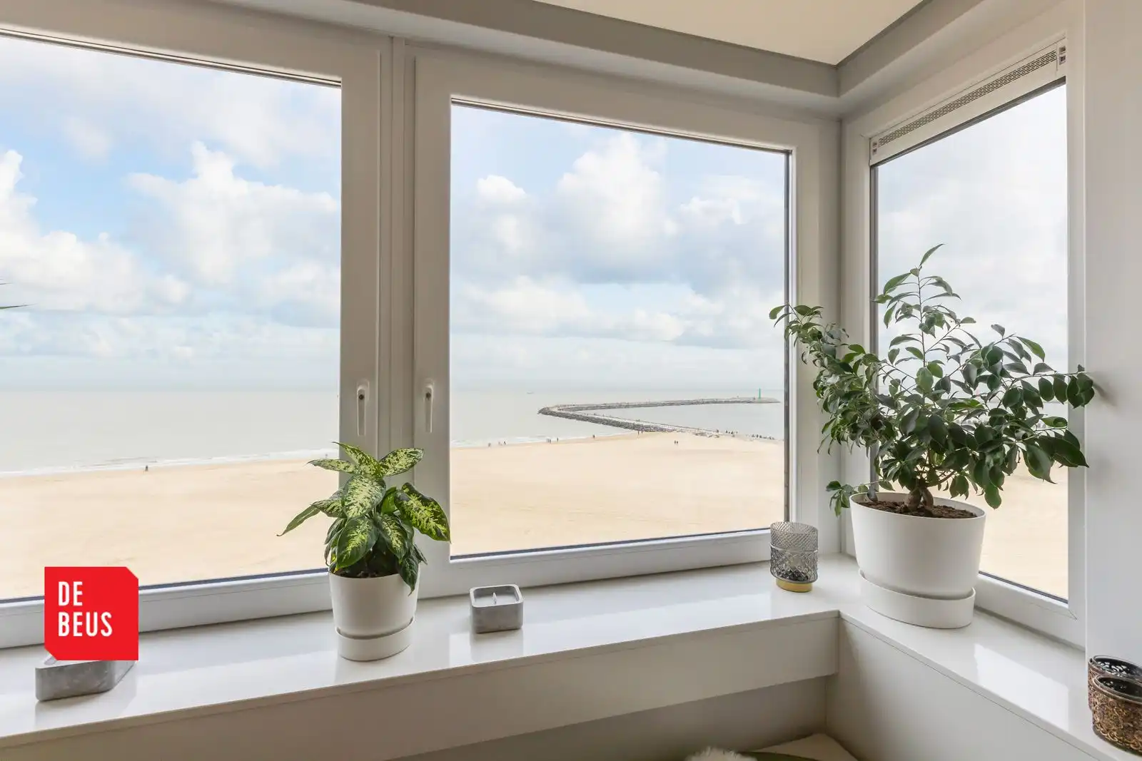 Luxueus gerenoveerd appartement met 2 slpk en frontaal zicht op zee foto 2