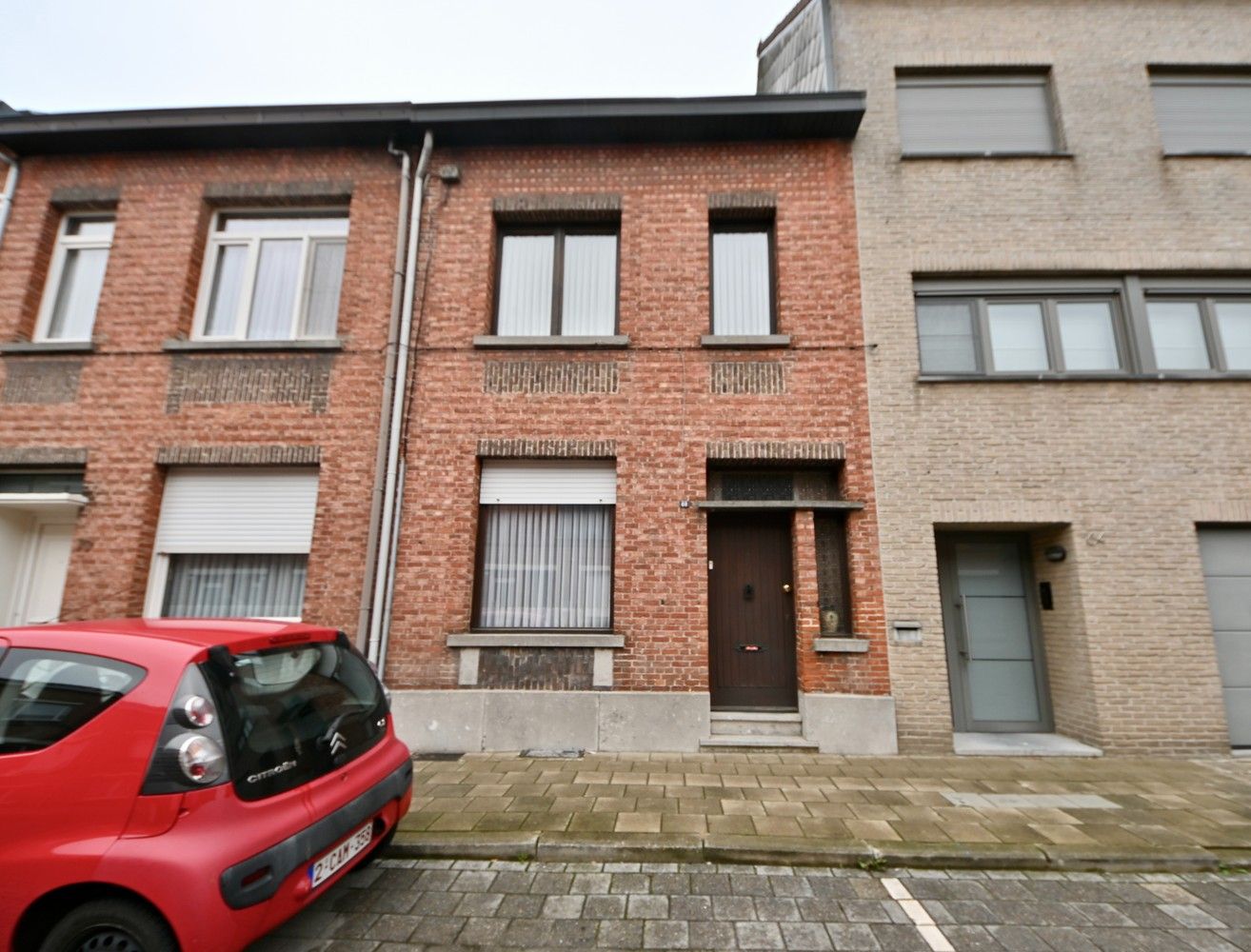 Woning met 3 slaapkamers , tuin en garage. foto 1