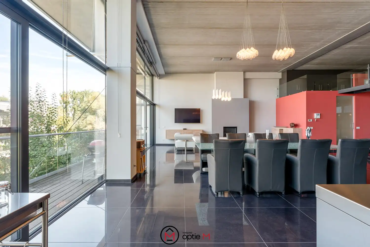 Unieke loft met 2 slaapkamers, terras en parking foto 4