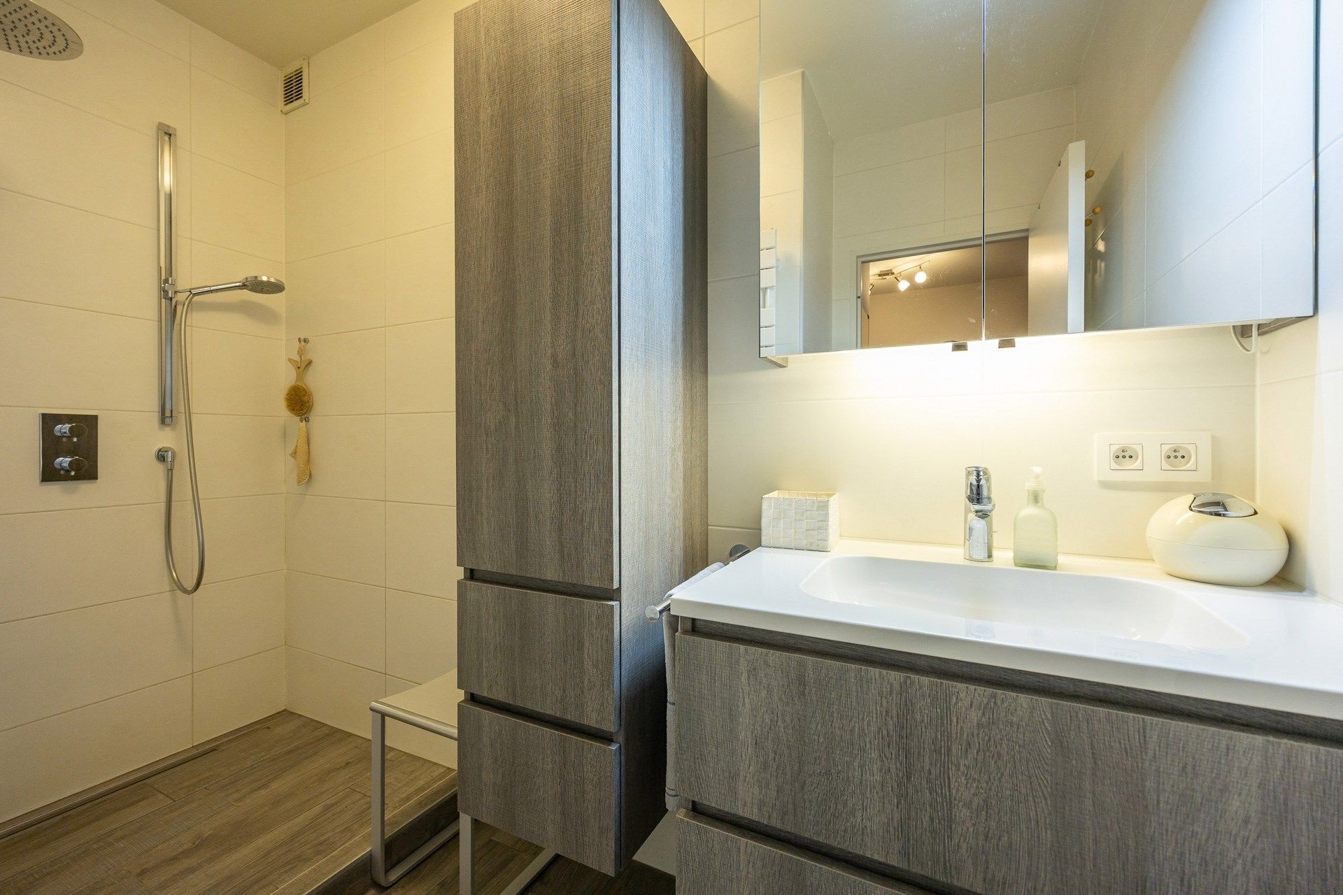 Instapklaar appartement op de eerste verdieping met 2 slaapkamers en garage foto 8