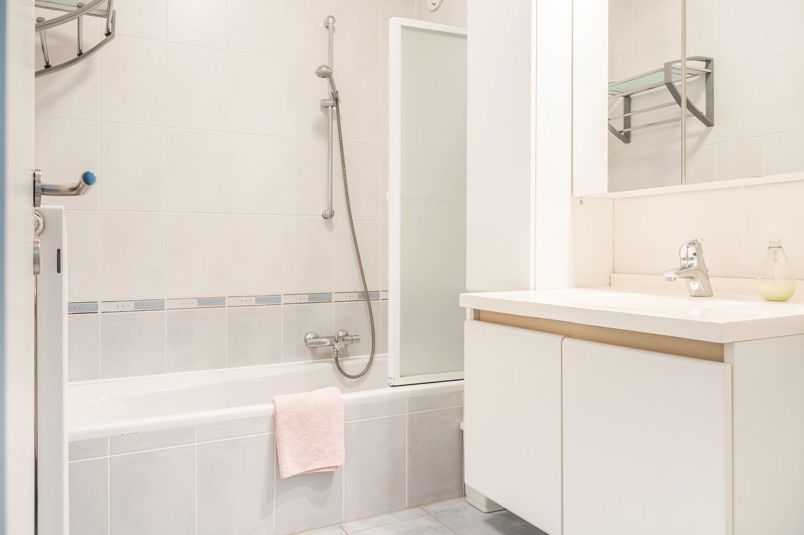 Gelijkvloers appartement + tuin en garagebox foto 12