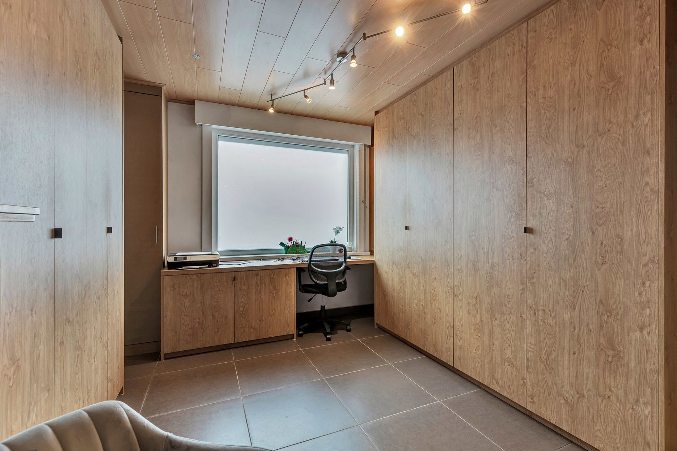Instapklare gesloten woning met achteruitweg en garage  foto 3