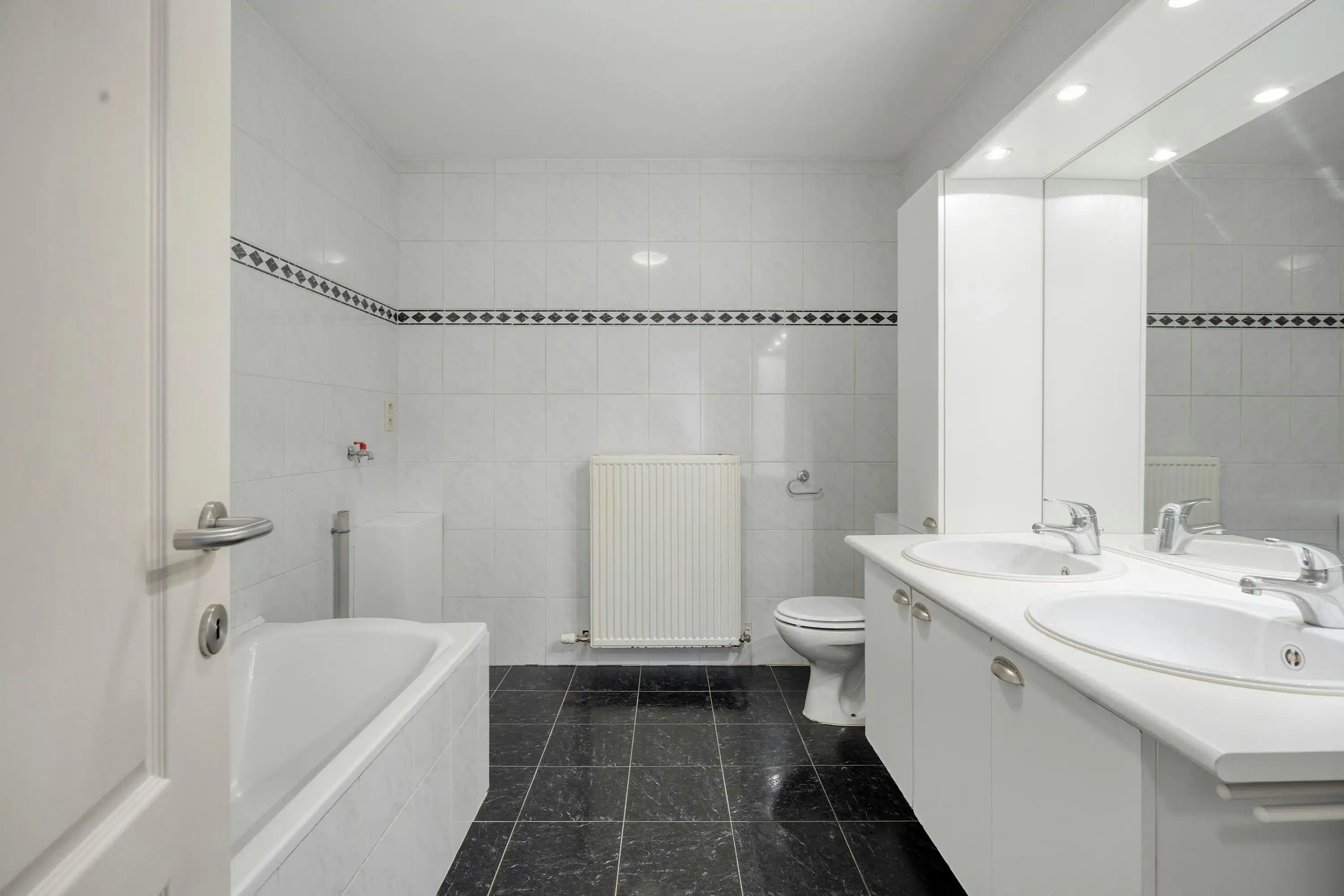 Instapklaar appartement met zuidgericht terras nabij centrum Diepenbeek  foto 8