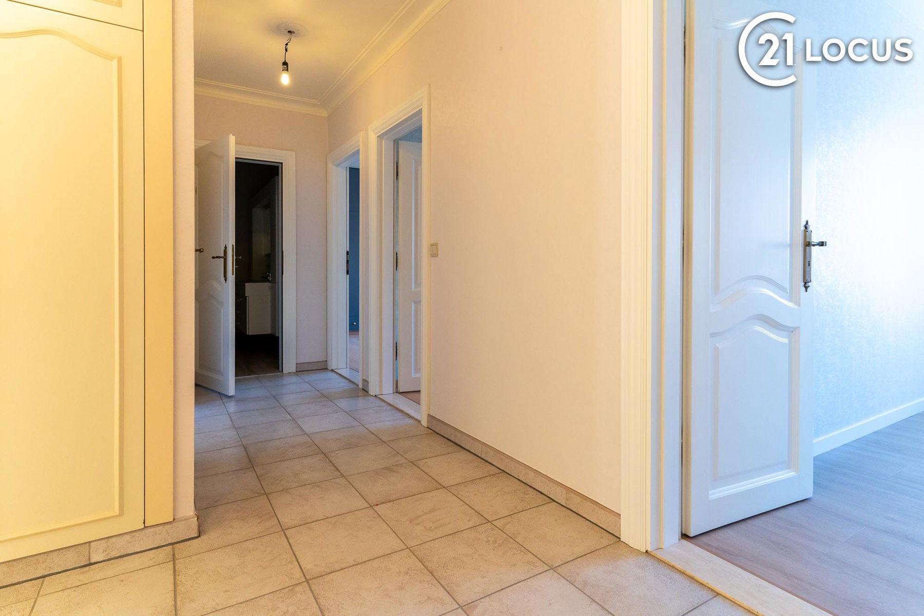 Zeer ruim appartement (132m²) met dubbele garage te huur ! foto 12