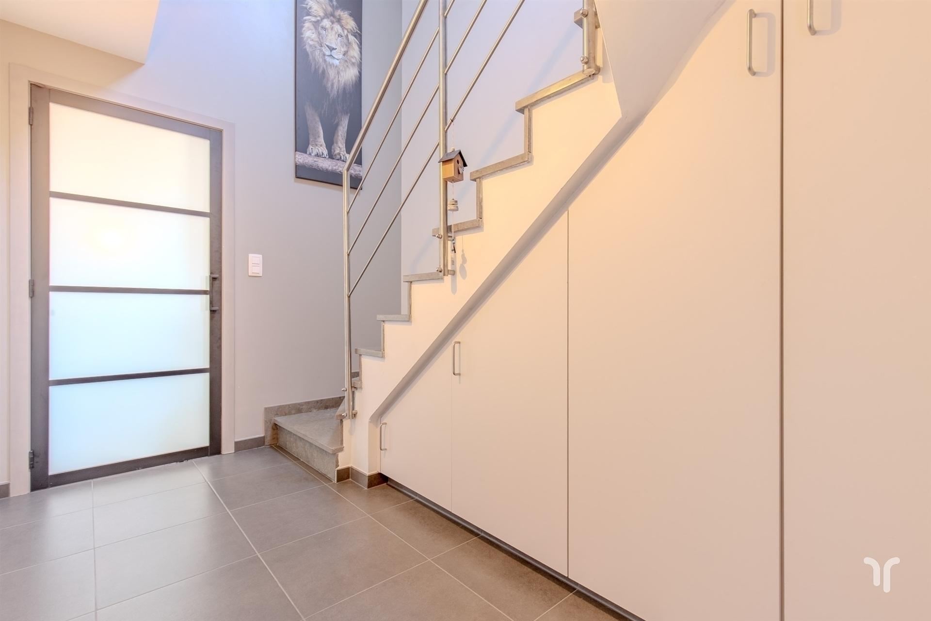 Ruim duplexappartement met 3 slaapkamers en 2 badkamers. foto 5