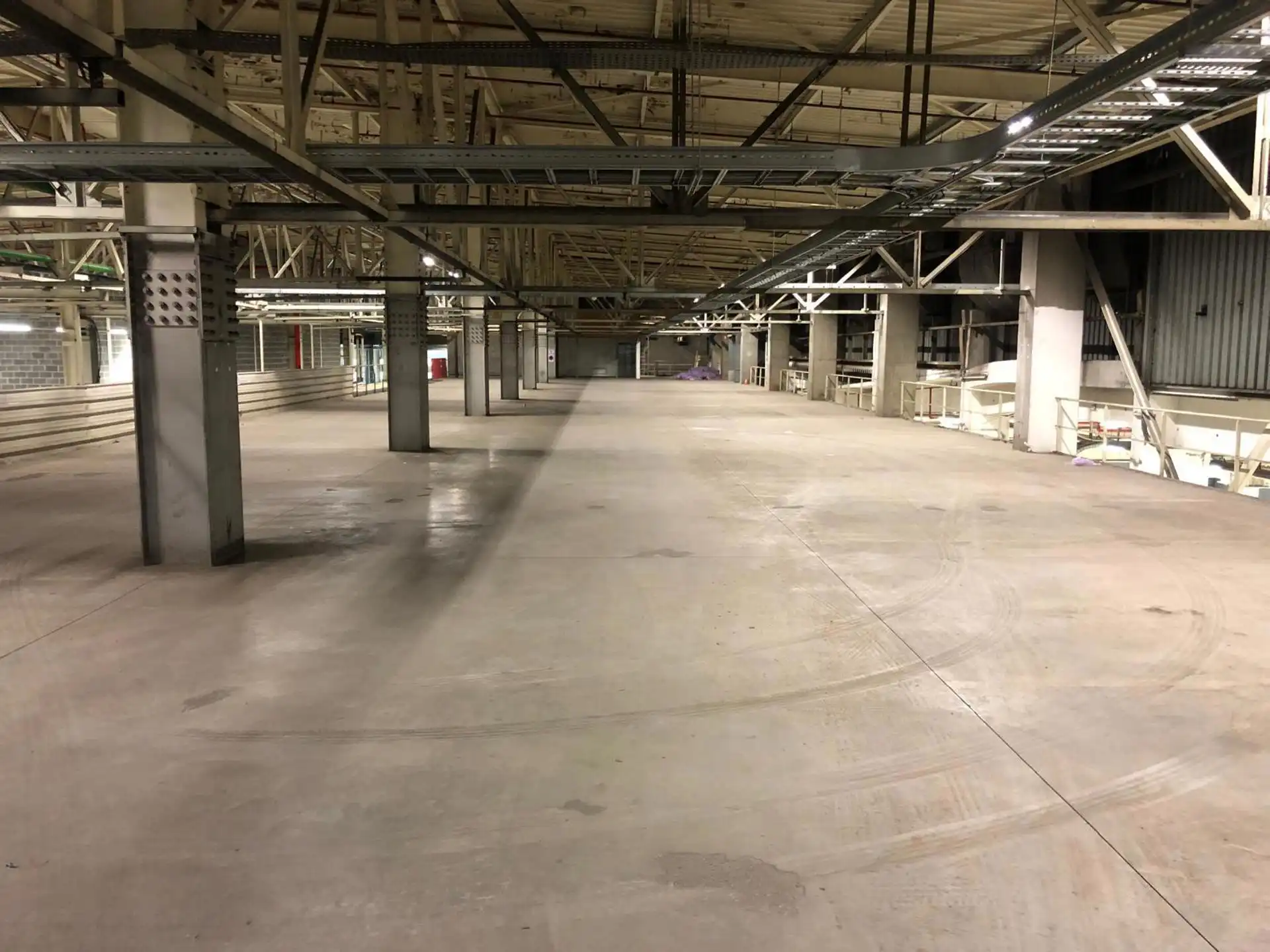 Magazijn van ca. 10.000m²  verdeeld over 2 verdiepingen glv 7.000m² en 1ste V 3.000m²  te Vilvoorde foto 8