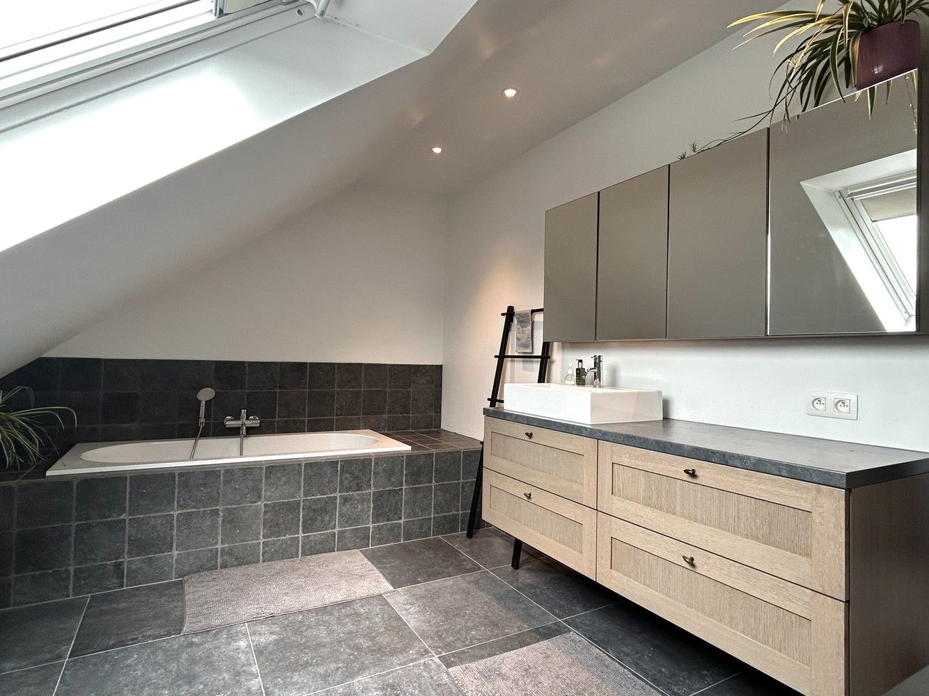 Instapklare, volledig gerenoveerde woning met loods en zichtbare ligging in Heverlee foto 17