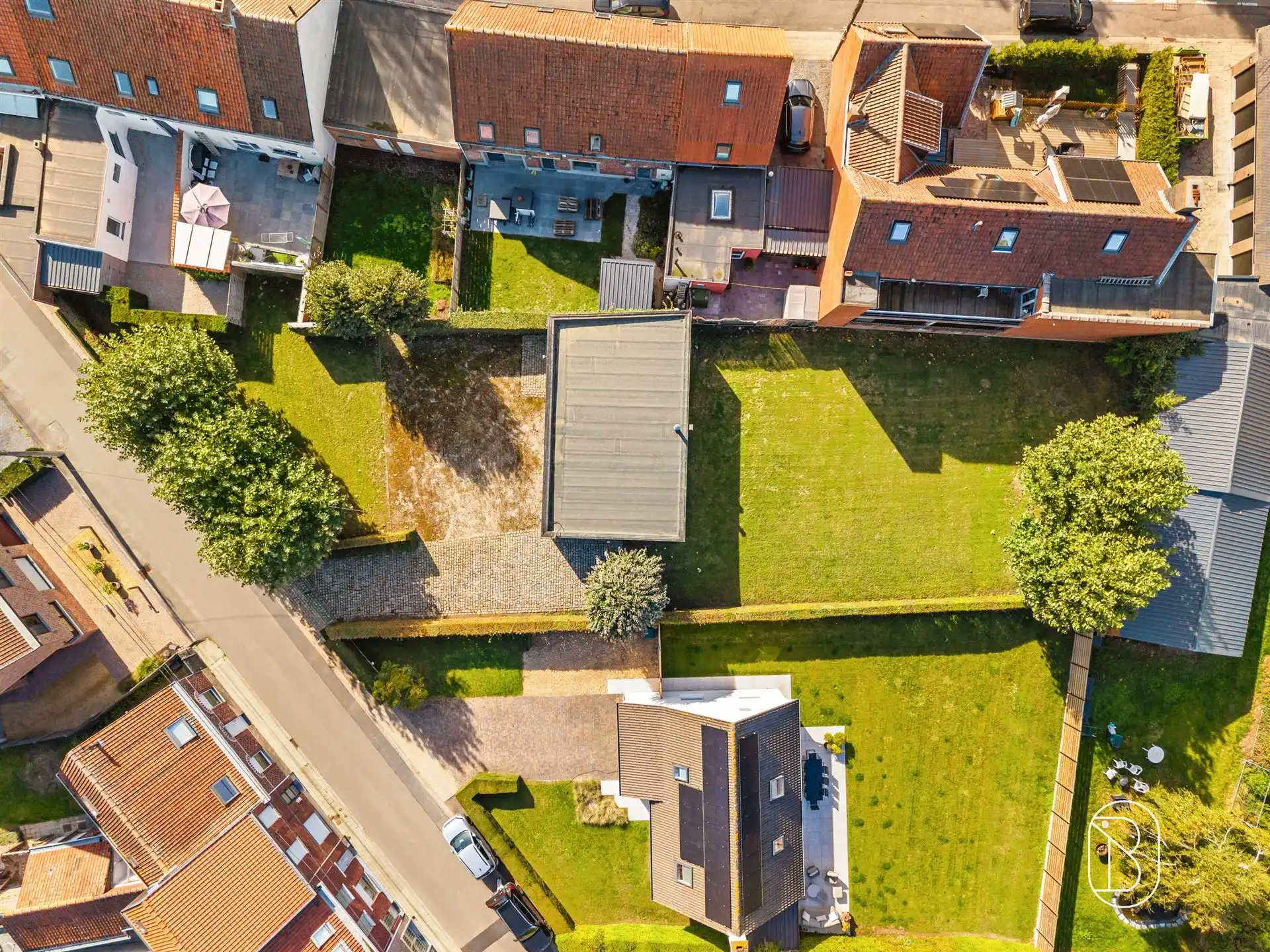 Praktisch magazijn van ca. 100 m² met private oprit  foto 3