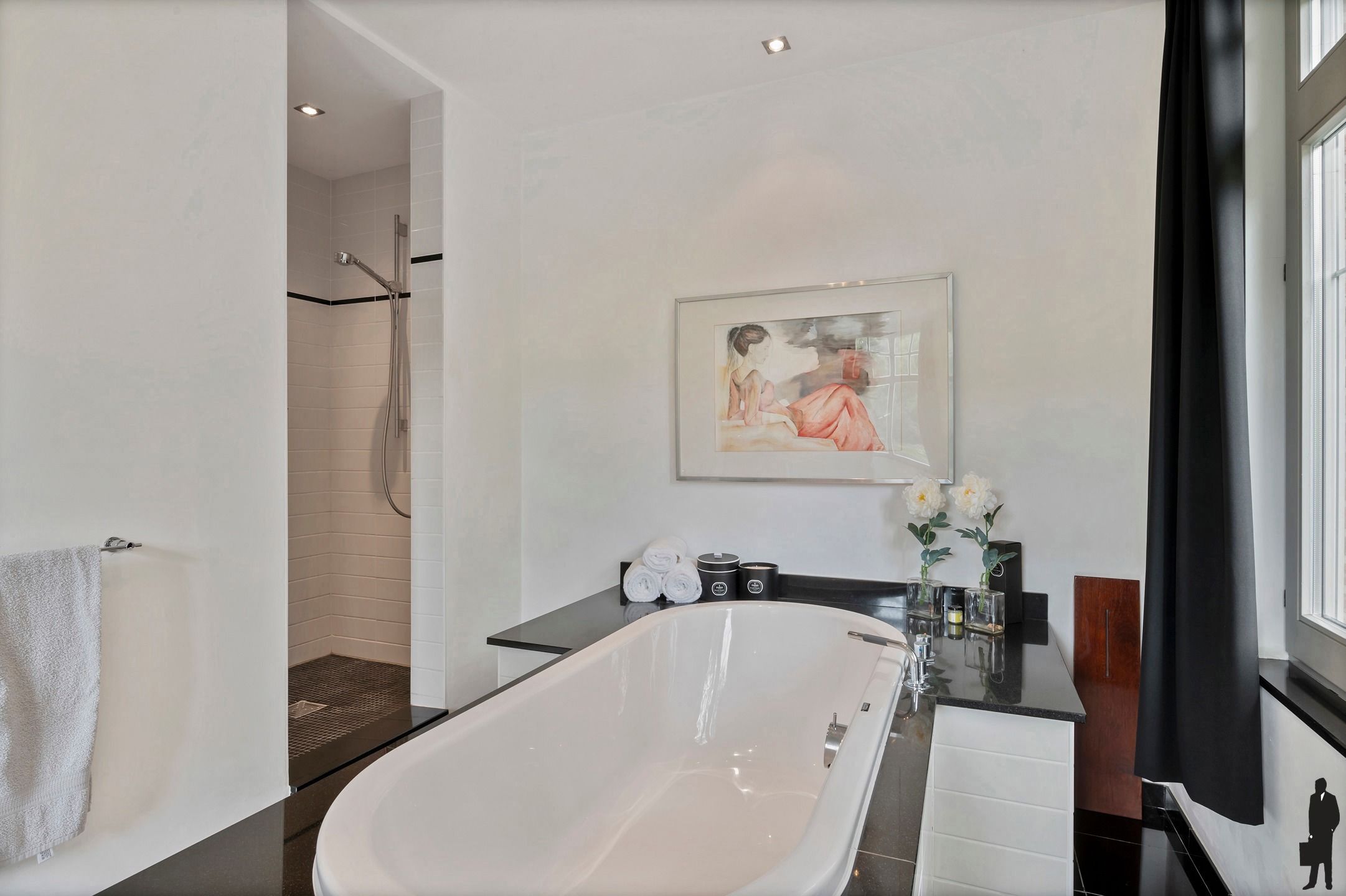 Unieke en zéér centraal gelegen villa op een parkdomein van ca. 9.847 m²! foto 32