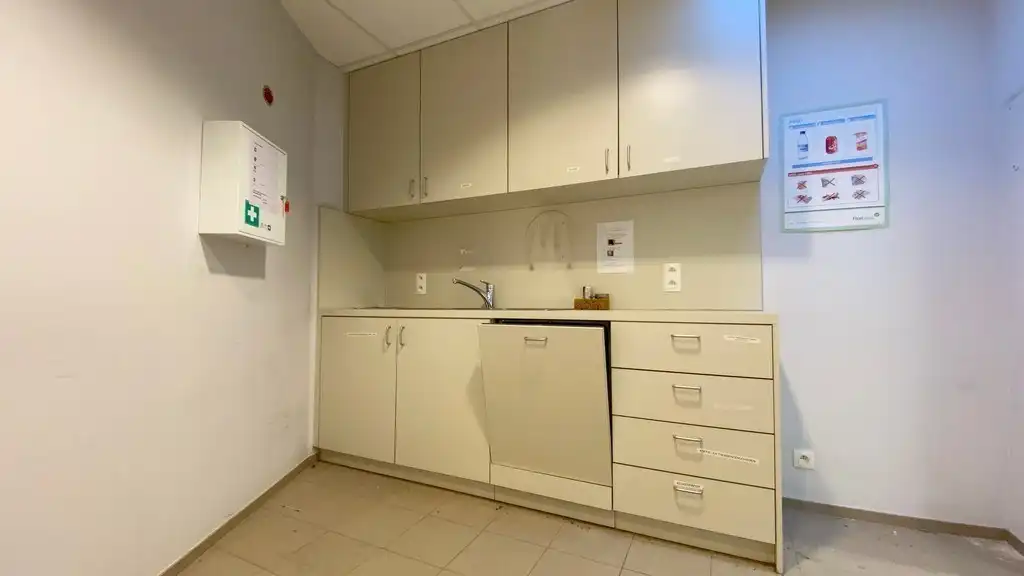 Gerenoveerde kantoren te huur aan Begijnhoflaan in Gent foto 21