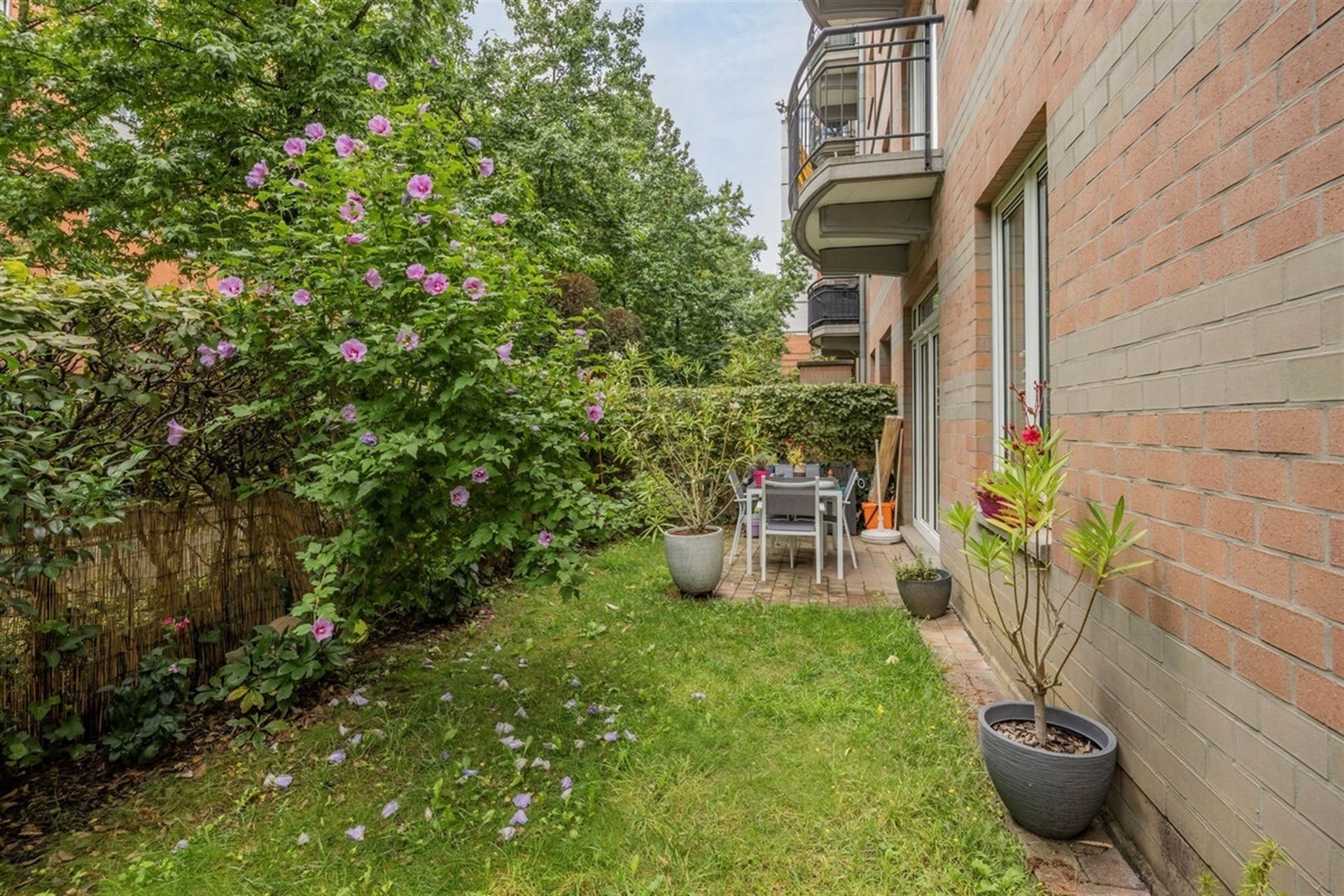 Prachtig gelijkvloersappartement te koop in de “Tuinen de Jette”.    foto {{pictureIndex}}