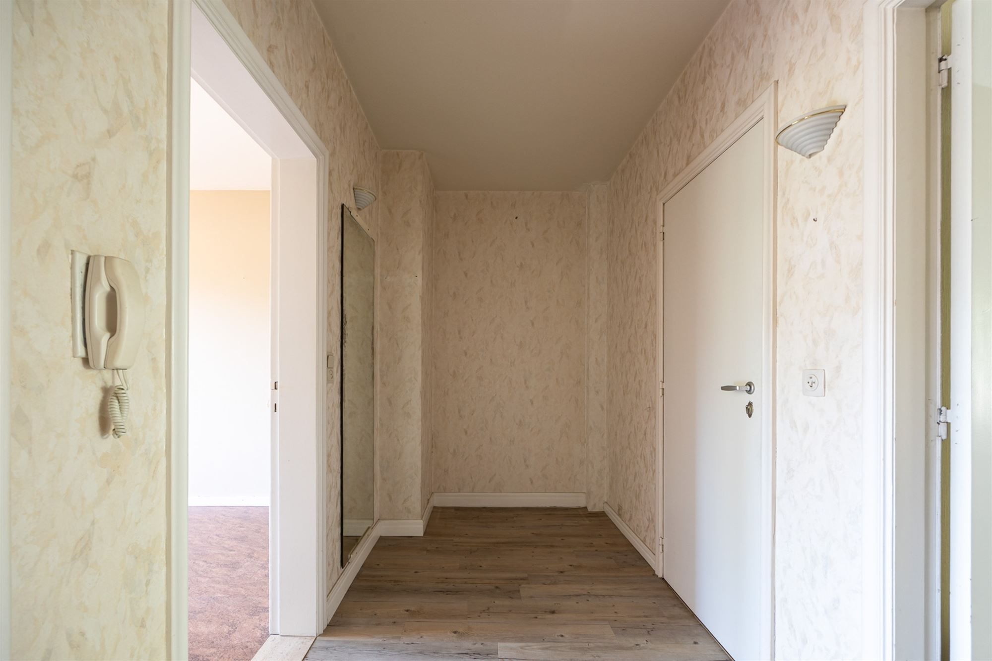 Op te frissen appartement met zuidgericht terras foto 6