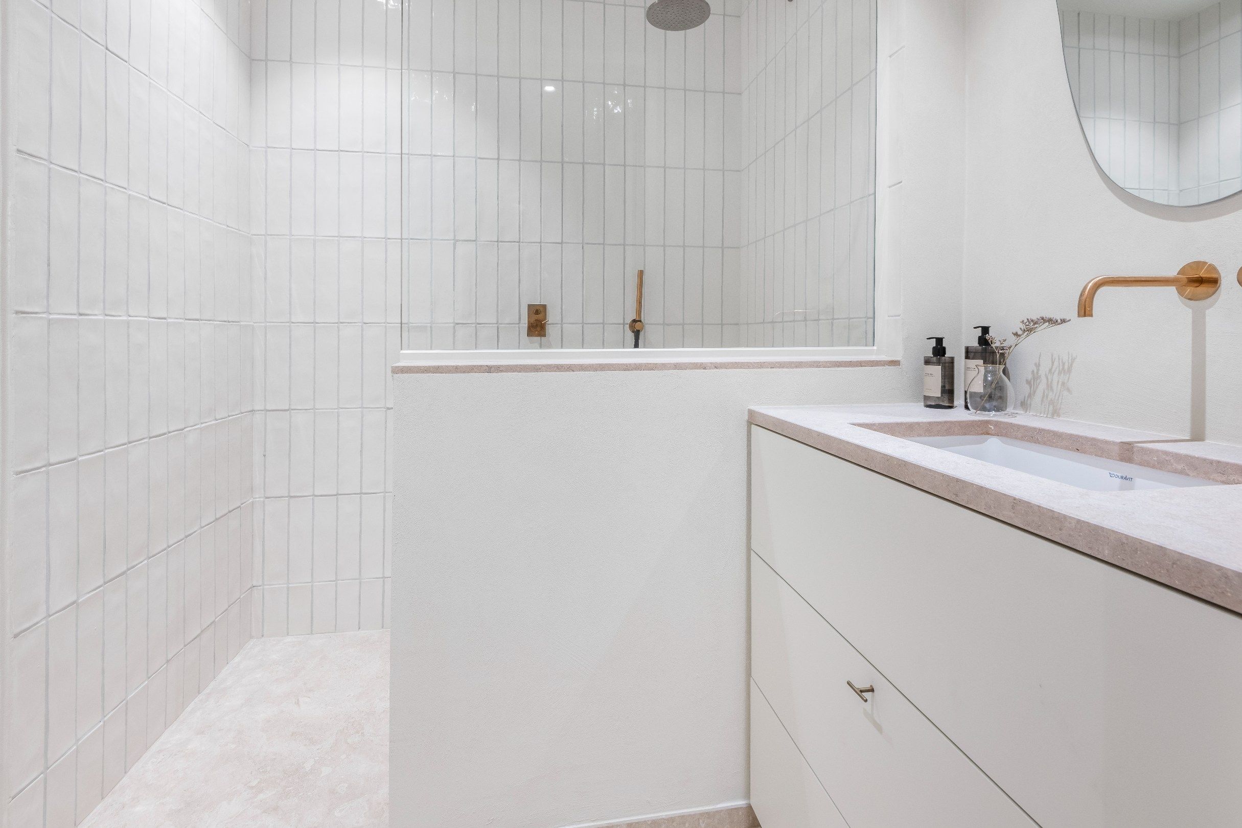 Prachtig gerenoveerd appartement rustig gelegen op de Zoutelaan vlakbij de winkels van de Dumortierlaan en de Lippenslaan. foto 13