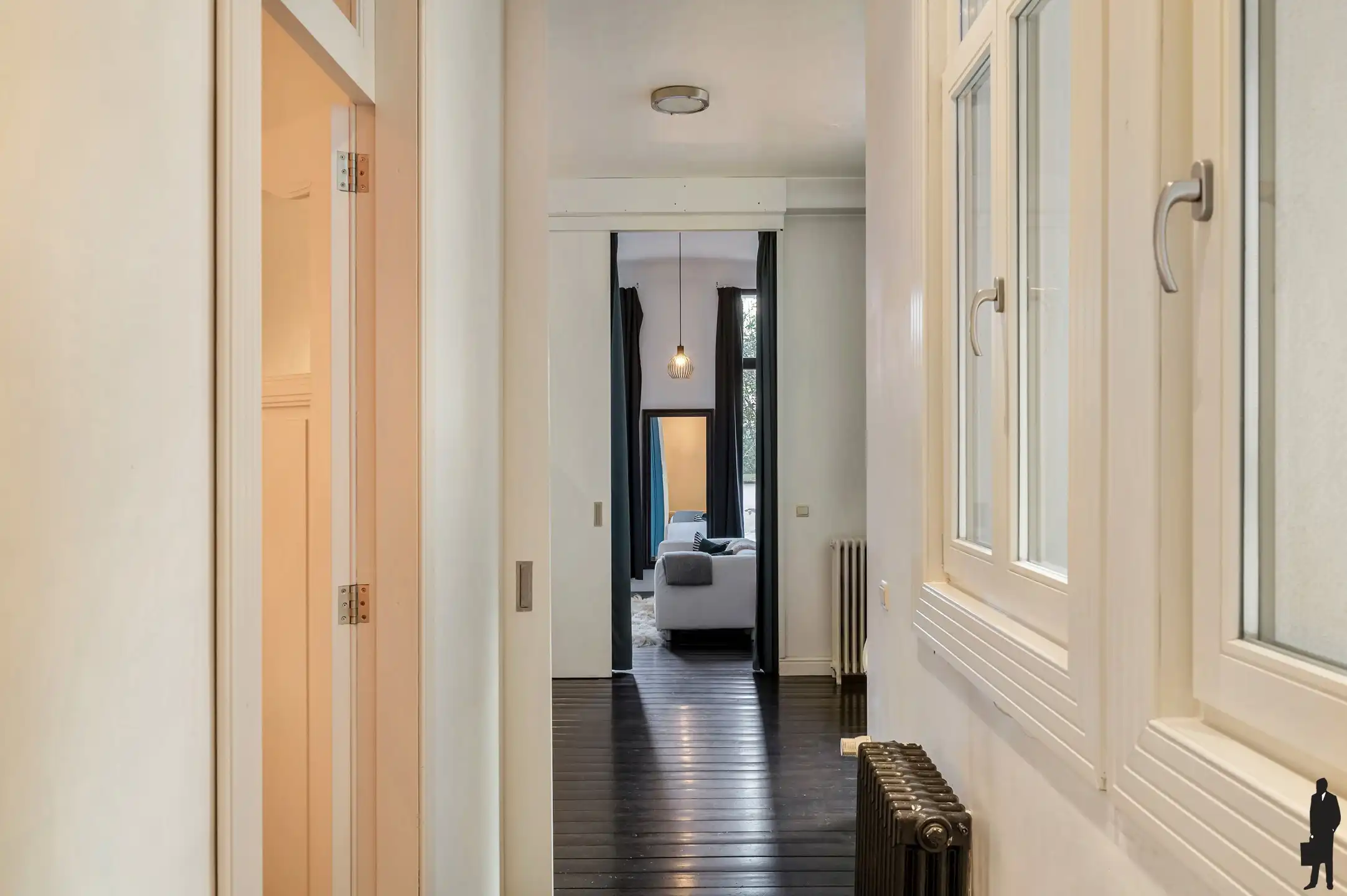 Authentiek appartement met hoge plafonds en terras foto 16