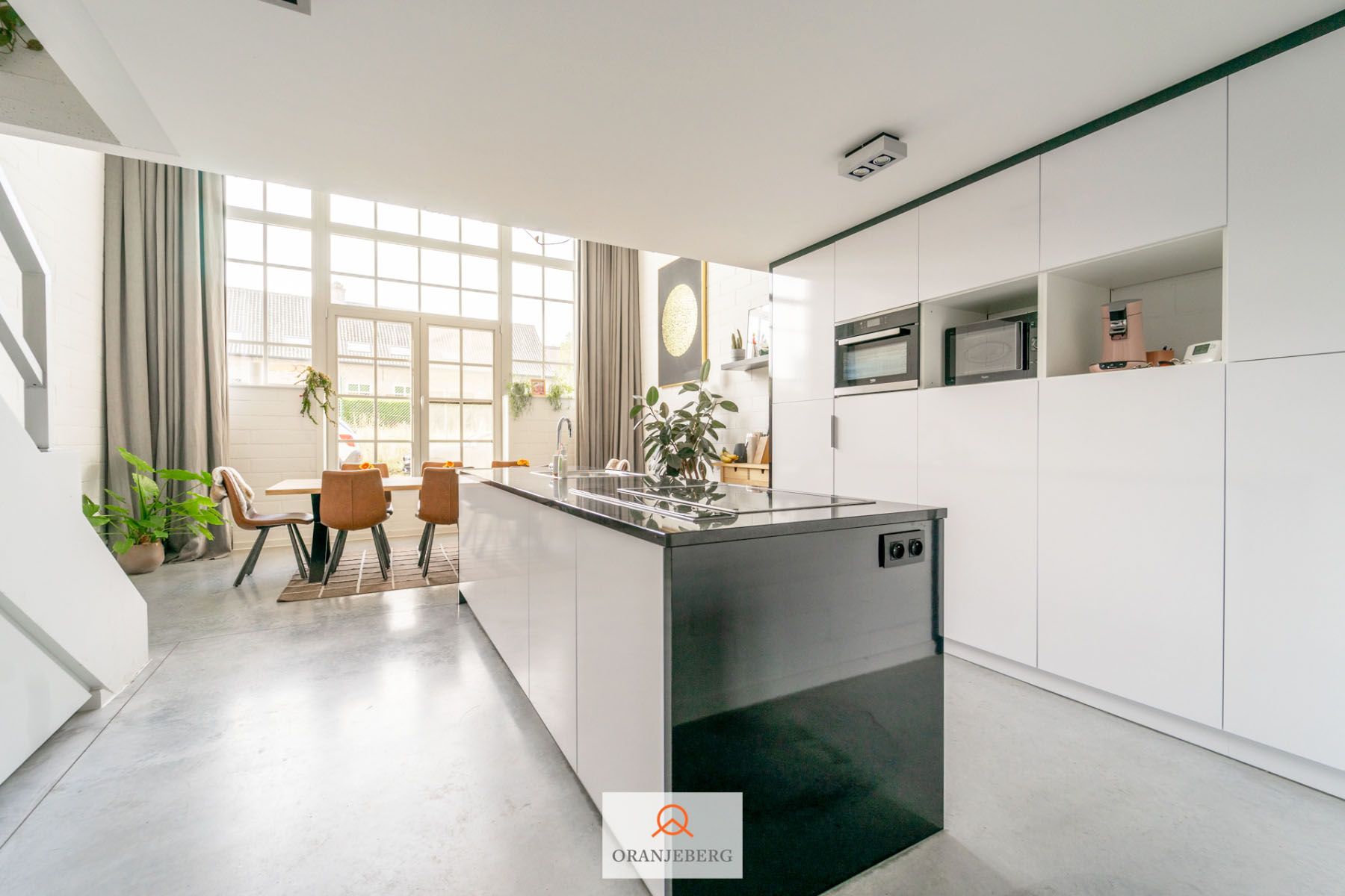 Schitterend en ruim appartement-loft in voormalig fabrieksgebouw! foto {{pictureIndex}}