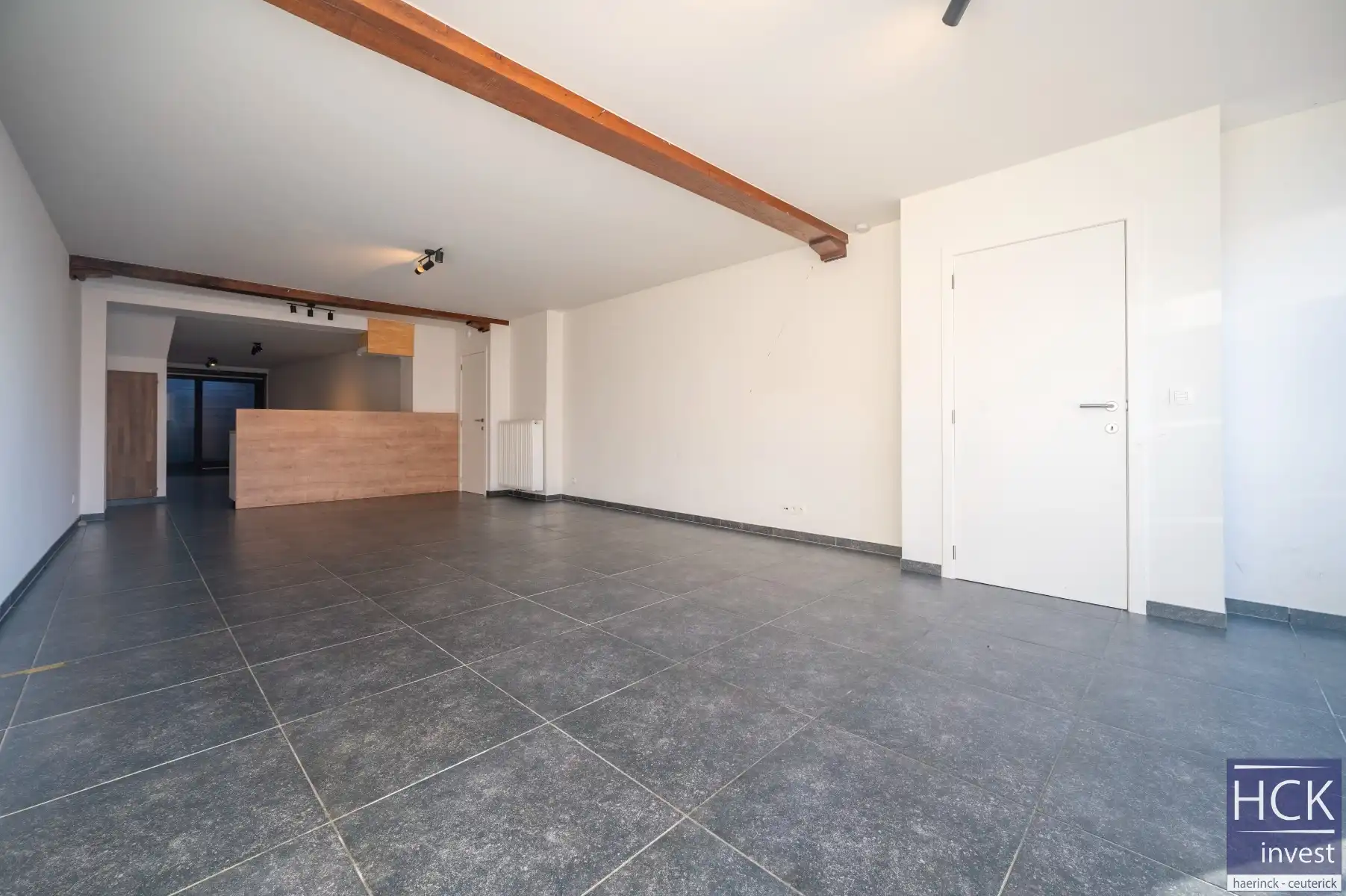 KRUISHOUTEM - Gelijkvloerse studio met terras én garagebox, géén syndic! foto 3