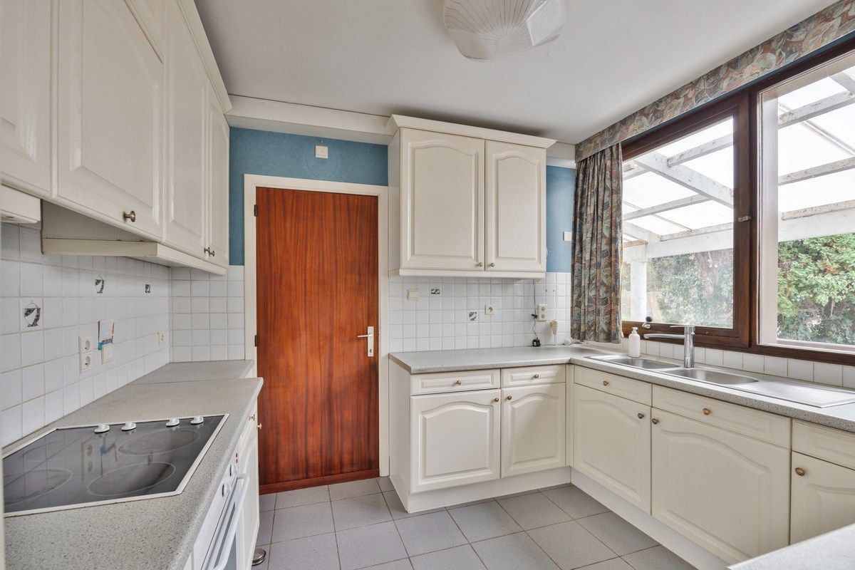 Modernistische woning met ruime indeling en zonnige tuin te Tongeren-Nerem foto 10