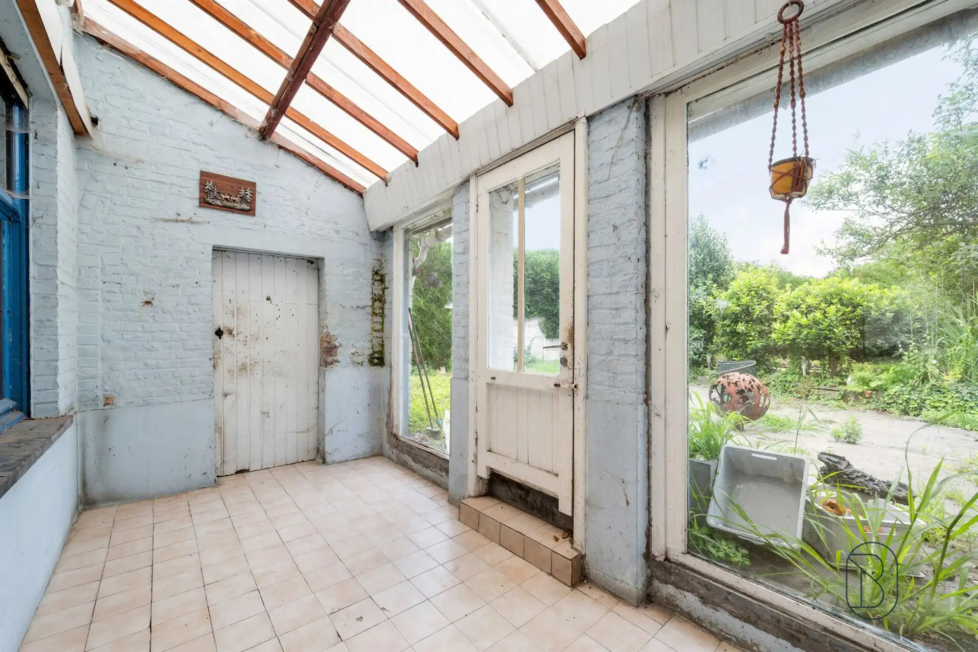 Te renoveren / af te breken woning met POTENTIEEL en uitweg foto 11