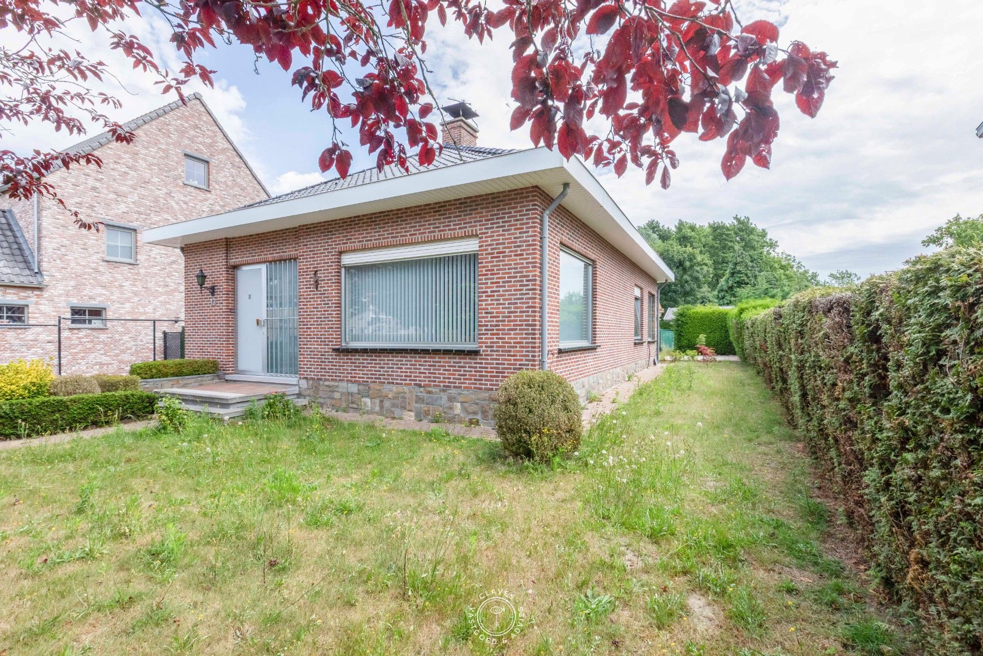 Uiterst verzorgde bungalow met garage op een uitmuntende locatie foto 3