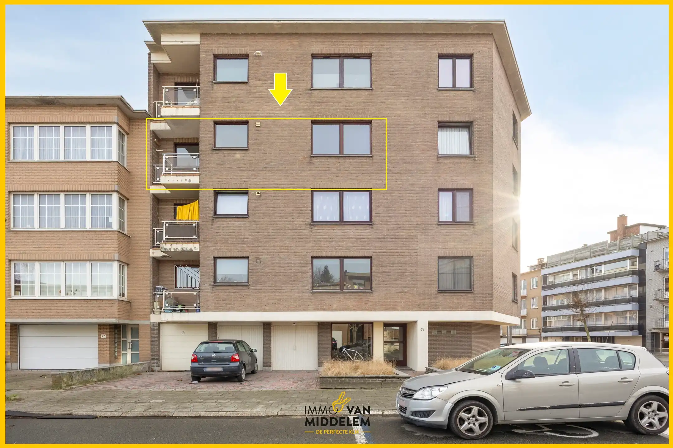 LICHTRIJK VERNIEUWD APPARTEMENT MET 2 KAMERS & TERRAS  foto {{pictureIndex}}