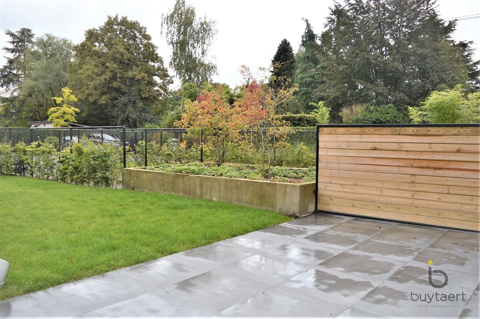Gelijkvloers appartement met twee slpks en tuin! foto 3