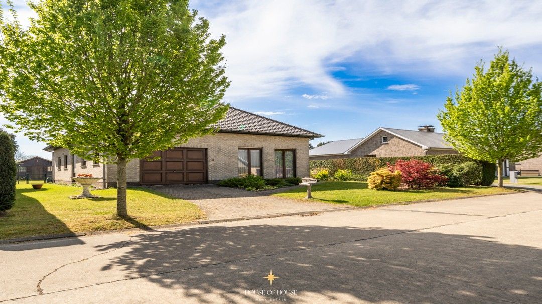 Hoofdfoto van de publicatie: Charmante villa-bungalow op toplocatie in Merelbeke Kwenenbos