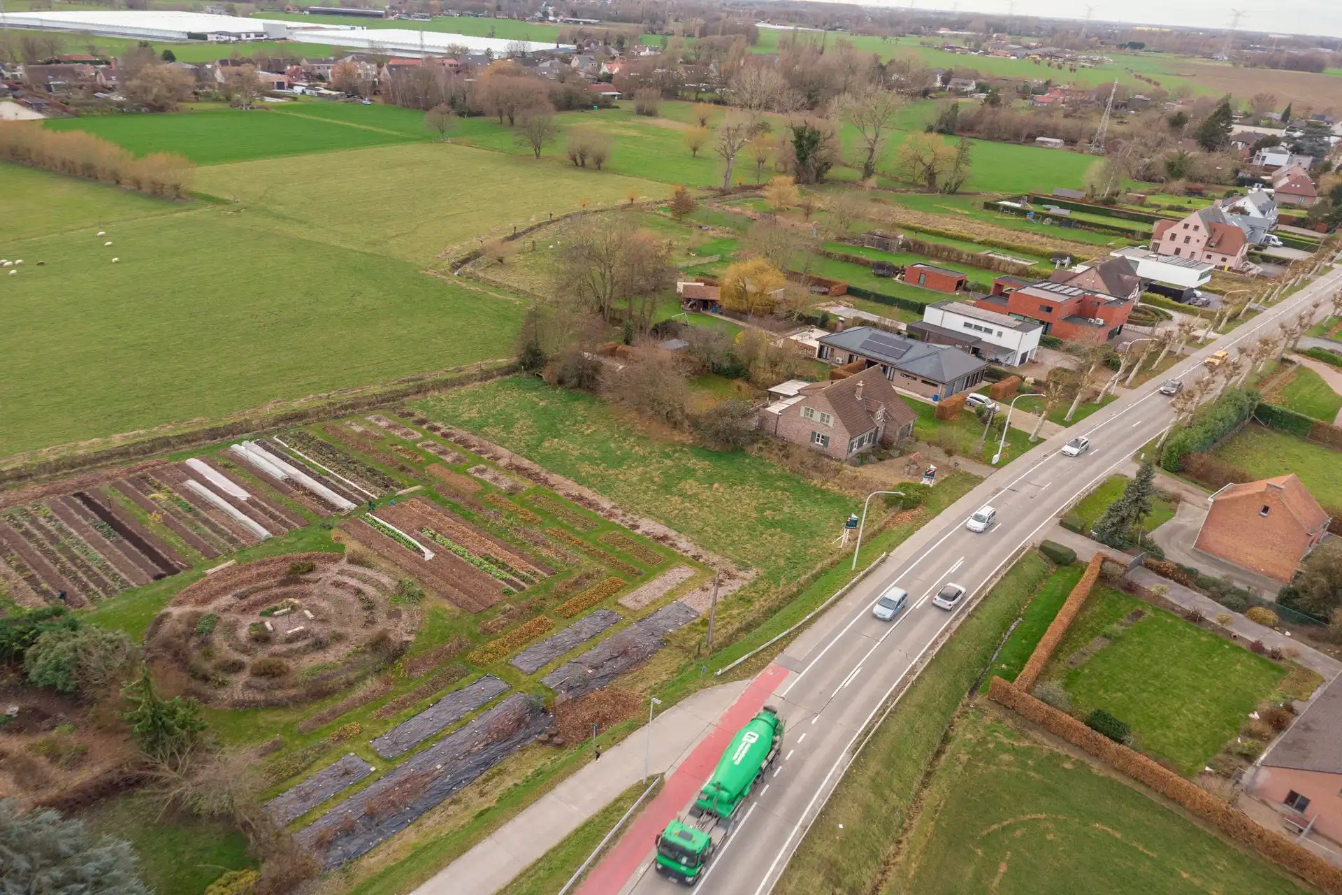 Perceel villagrond van 1083m2 & ZUID-tuin foto 3