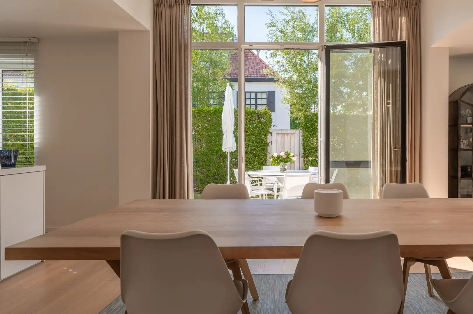 Prachtige, lichtrijke woning vlakbij het pittoreske Oosthoekplein in het Zoute op wandelafstand van de zee en het Zwin. foto 5