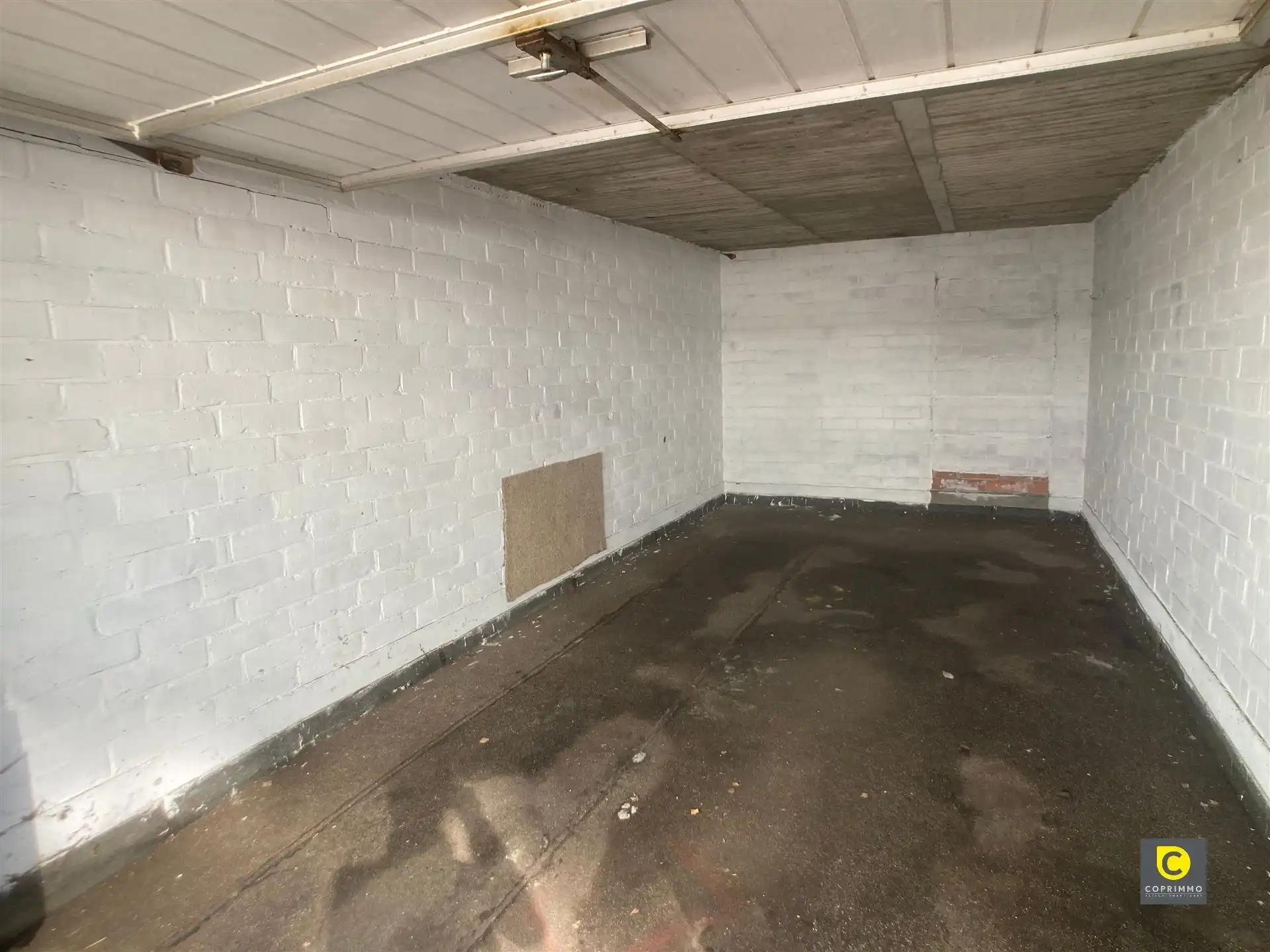 IN OPTIE! Ruime bovengrondse garagebox te Fruithoflaan!  foto 2