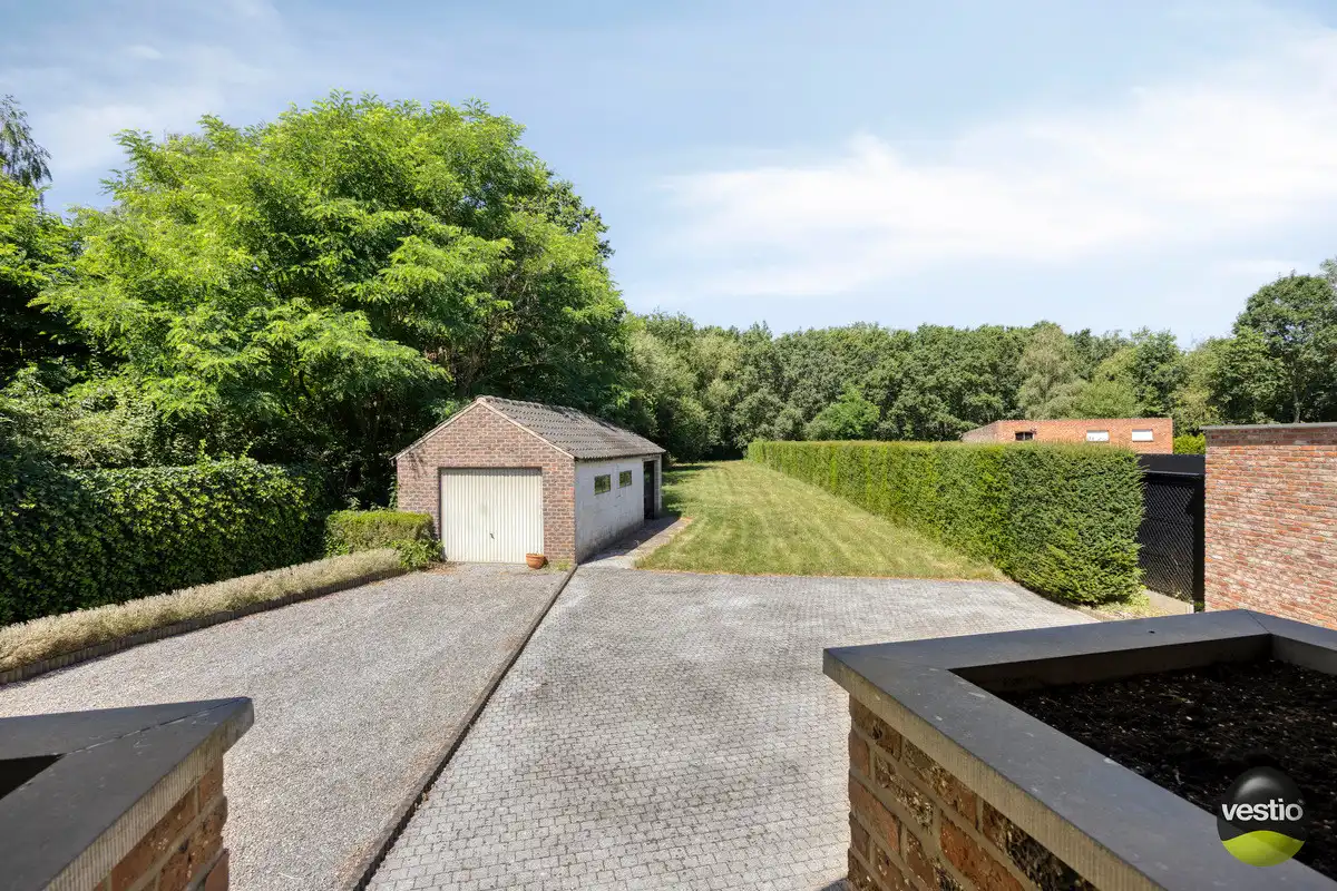 RUSTIG GELEGEN TIJDLOZE WONING MET 4 SLK EN RUIME TUIN. foto 3