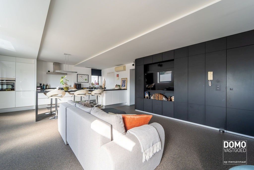 MODERN, ENERGIEZUINIG APPARTEMENT MET GARAGE TE HASSELT, VLAKBIJ E314 foto {{pictureIndex}}