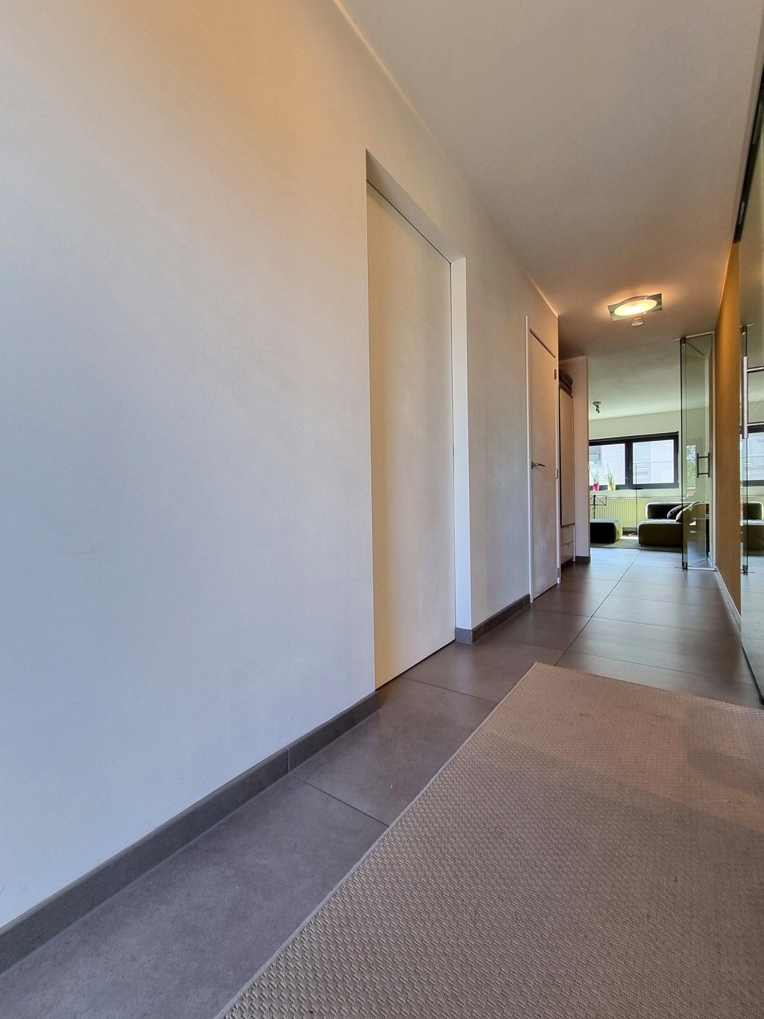 Handelsgelijkvloers met triplex-appartement in het hartje van Pamel foto 10