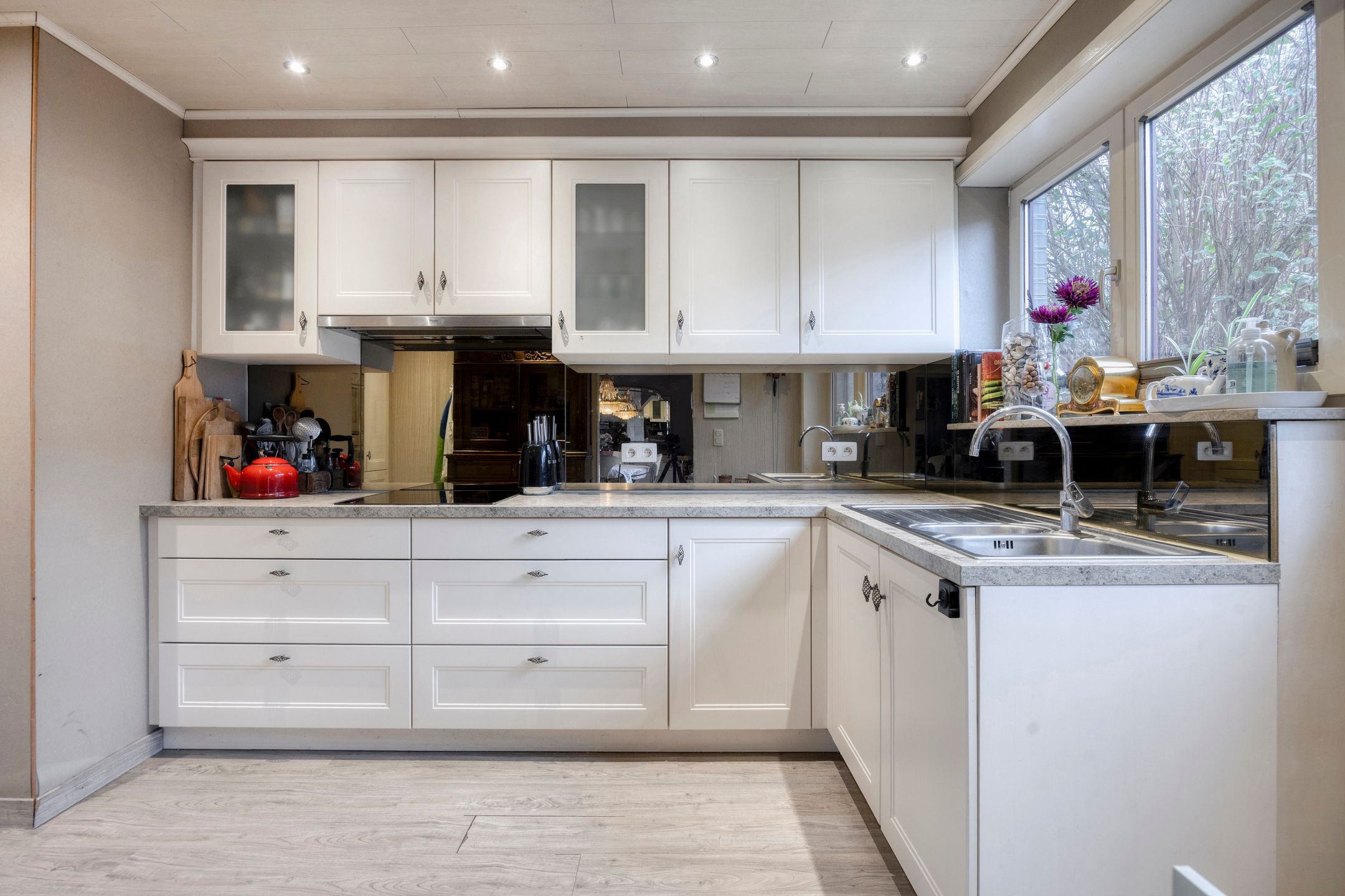 Rustig gelegen gelijkvloerse open bebouwing op 10a te Linden foto 7