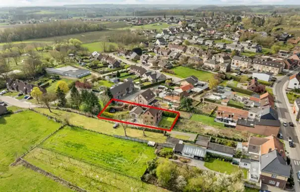 Uniek gelegen gezinswoning met bijgebouw op 8are foto 2