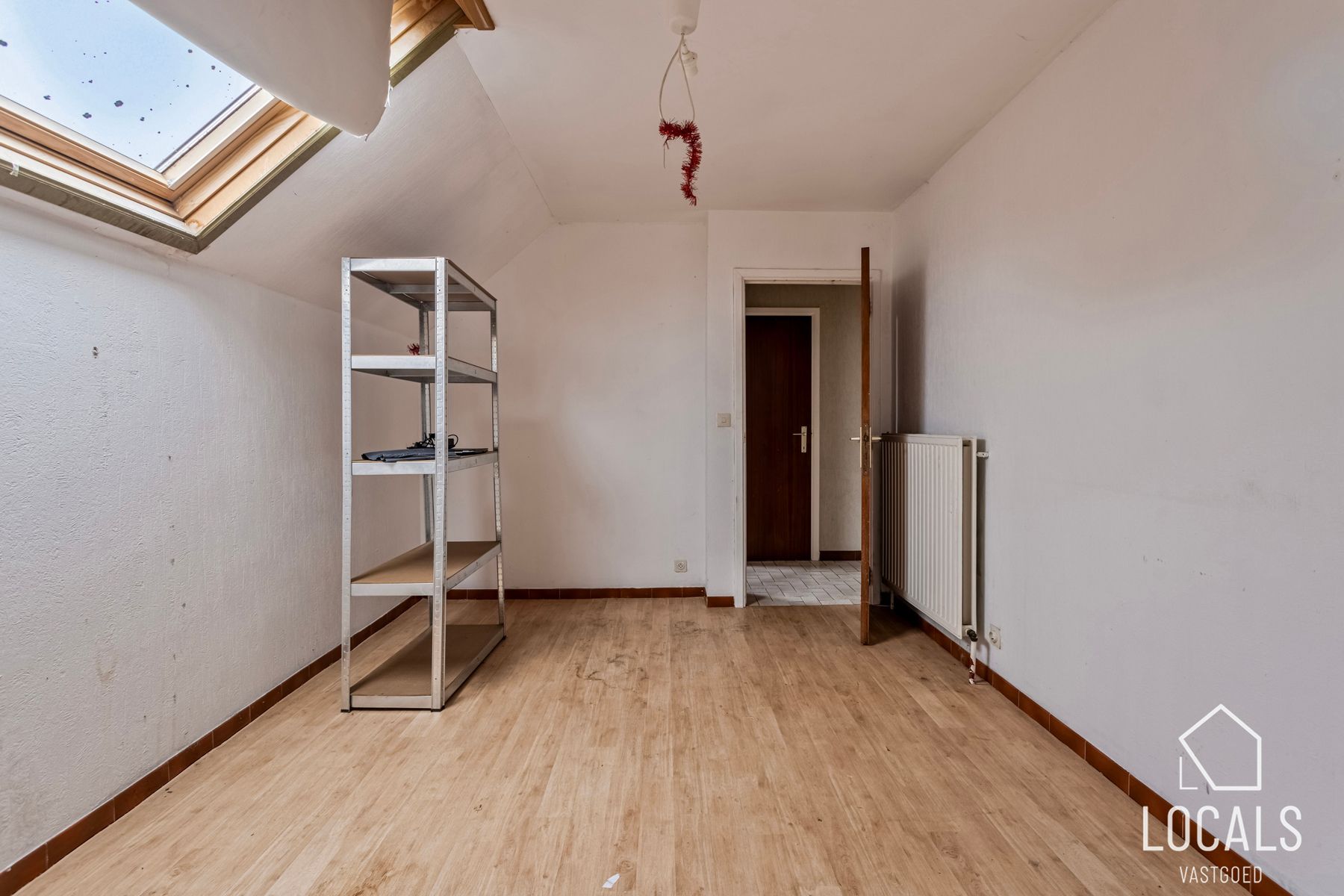 Huis ingericht als 3 appartementen te Denderleeuw foto 25