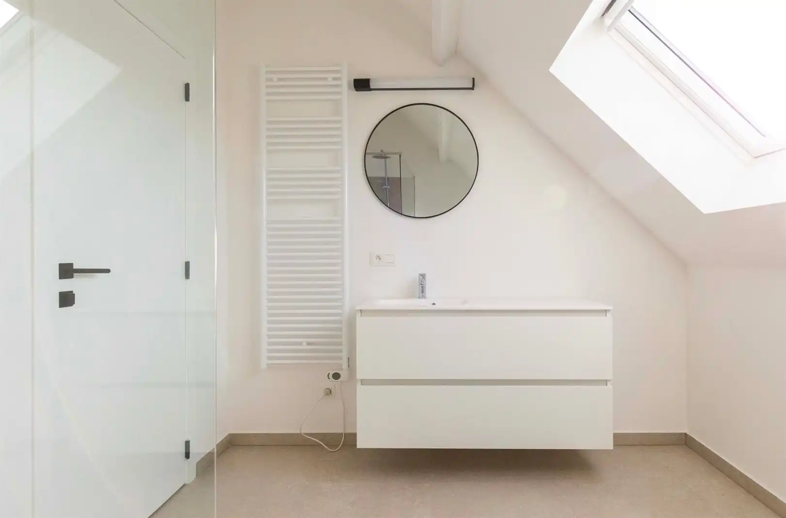 Charmant gerenoveerd appartement met veel lichtinval foto 16