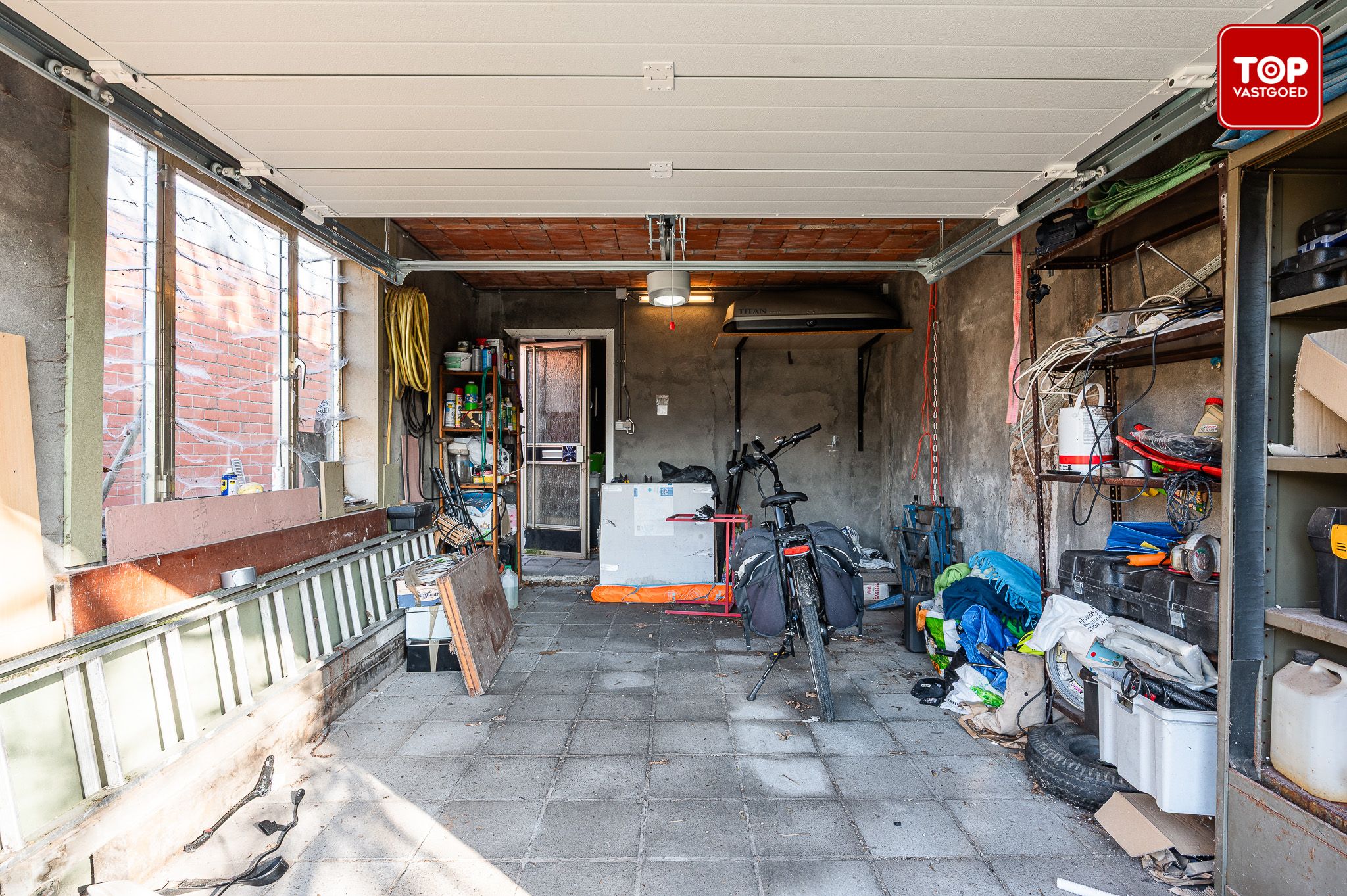 Woning met 3 slaapkamers en garage met aparte toegang.  foto 24