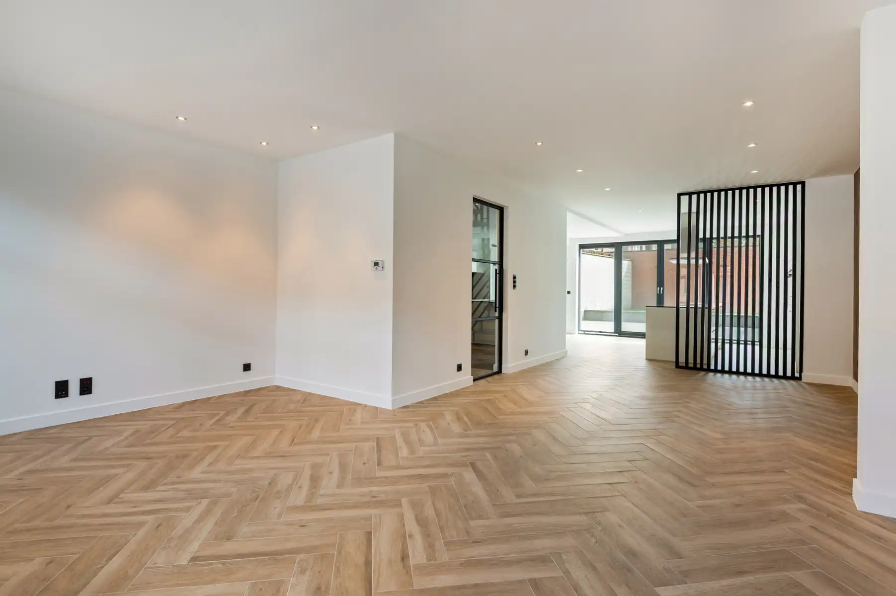 Instapklare gezinswoning met 4 slaapkamers, tuin en garage foto 14