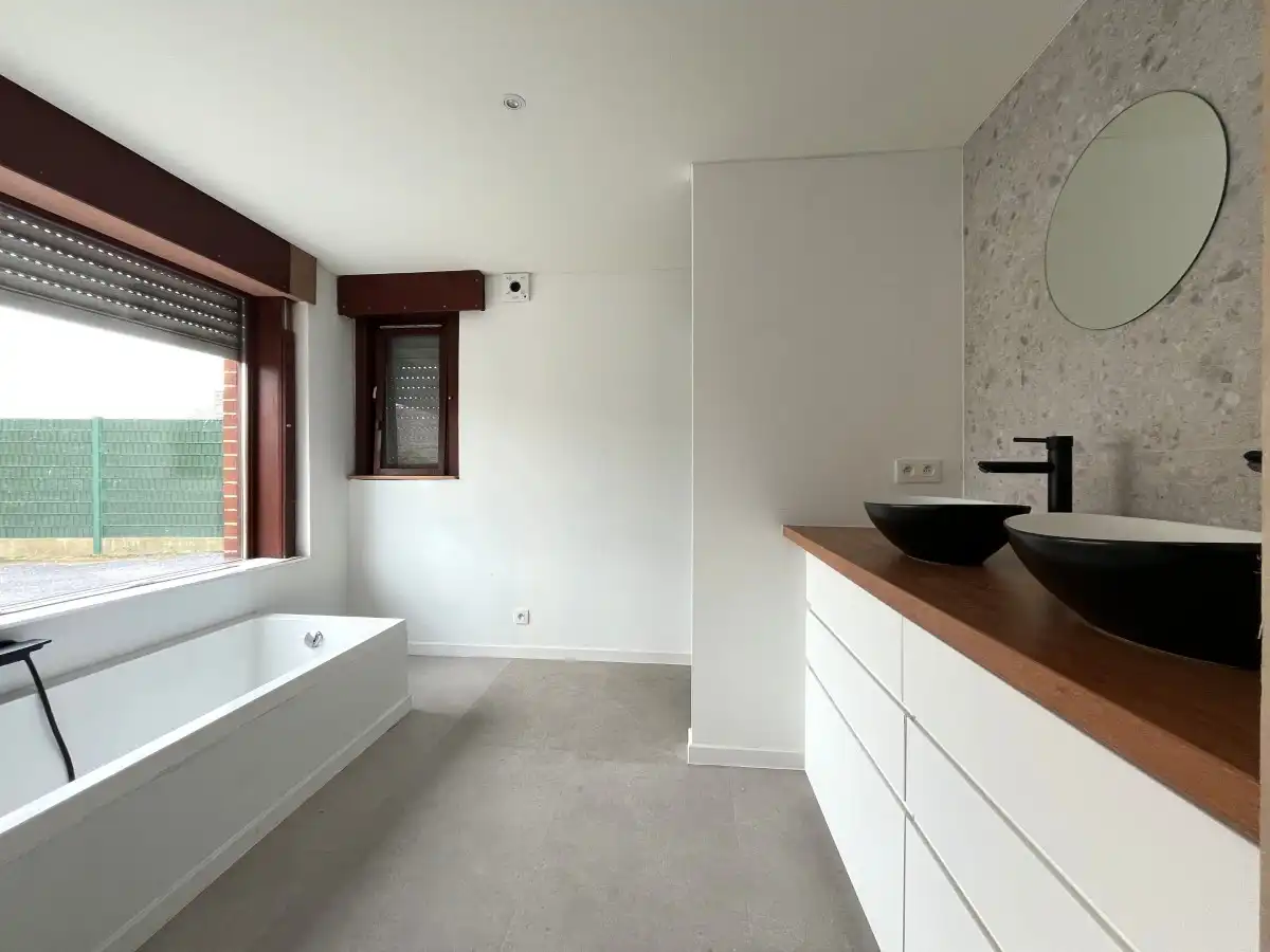 Zonnebeke – Volledig gerenoveerde woning met tuin foto 7