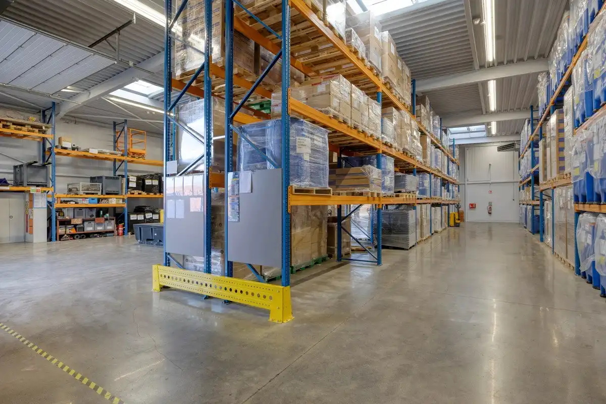 Grondig gerenoveerd KMO gebouw met magazijn en kantoorruimtes in Heverlee op een perceel van 11a19ca! – EPC -22,65 kWh/m² foto 10