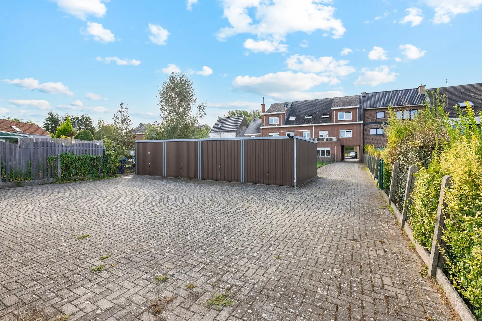 Gelijkvloers appartement met één slaapkamer, grote tuin en garage foto 15