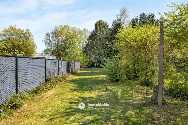 HALFOPEN BEBOUWING MET GROTE TUIN TE KOOP IN STEKENE foto 24