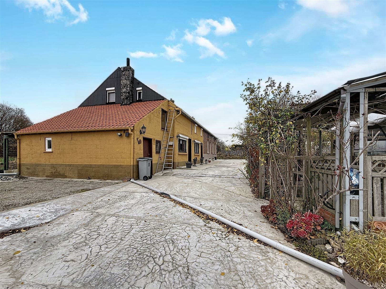 Te renoveren woning met aanbouw, 3 slpks, tuin, 11a 19ca foto 3