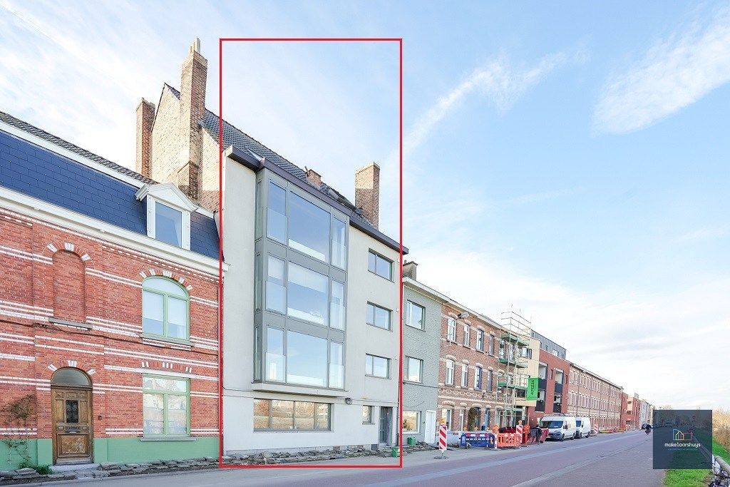 Recent en lichtrijk 2 slaapkamerappartement met  uitzicht over het water foto {{pictureIndex}}