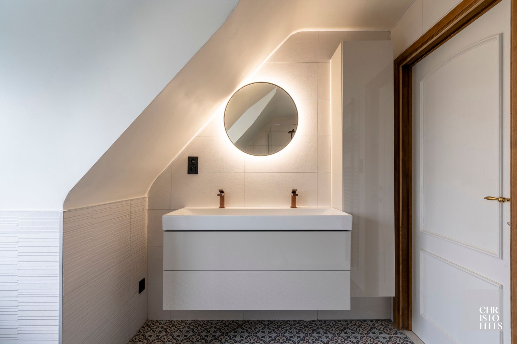 Instapklare, karaktervolle woning met eventuele praktijkruimte (229m²) te Genk!  foto 2
